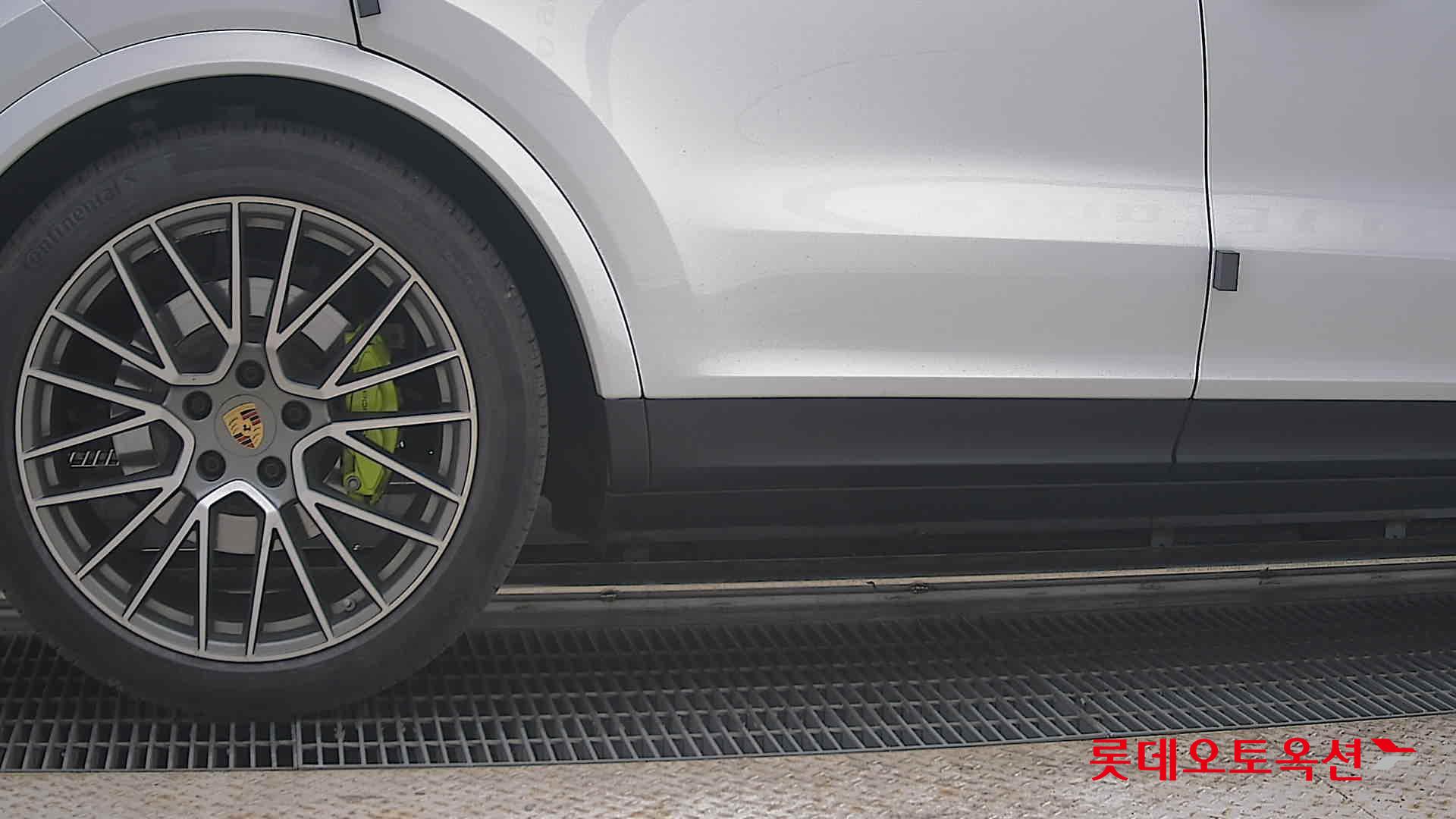 2023 - porsche cayenne