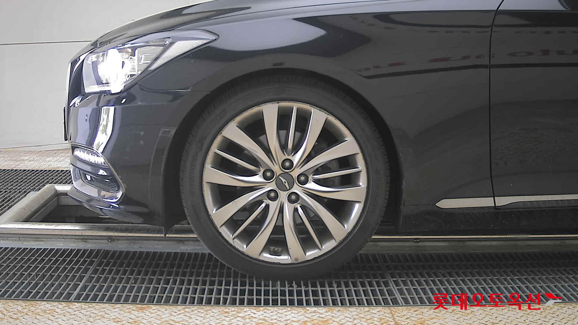 Genesis G80 - 25