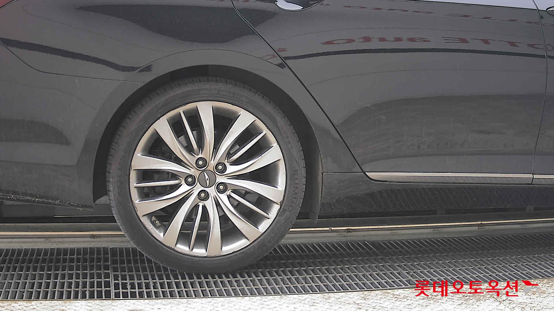Genesis G80 - 28