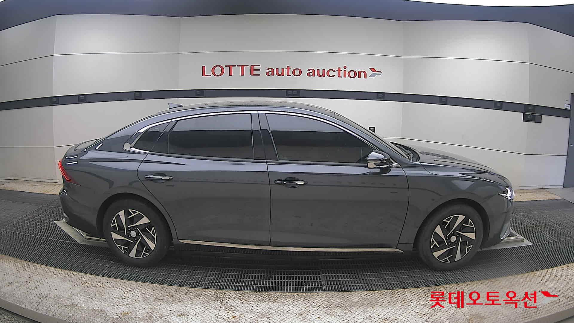 Hyundai Grandeur - 21