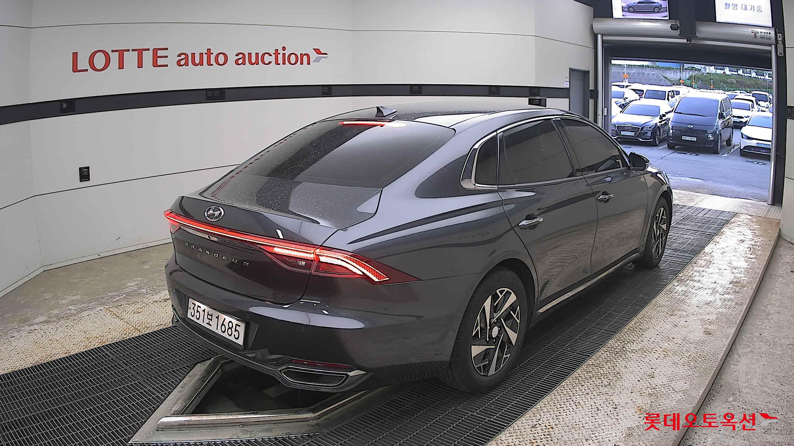 Hyundai Grandeur - 5
