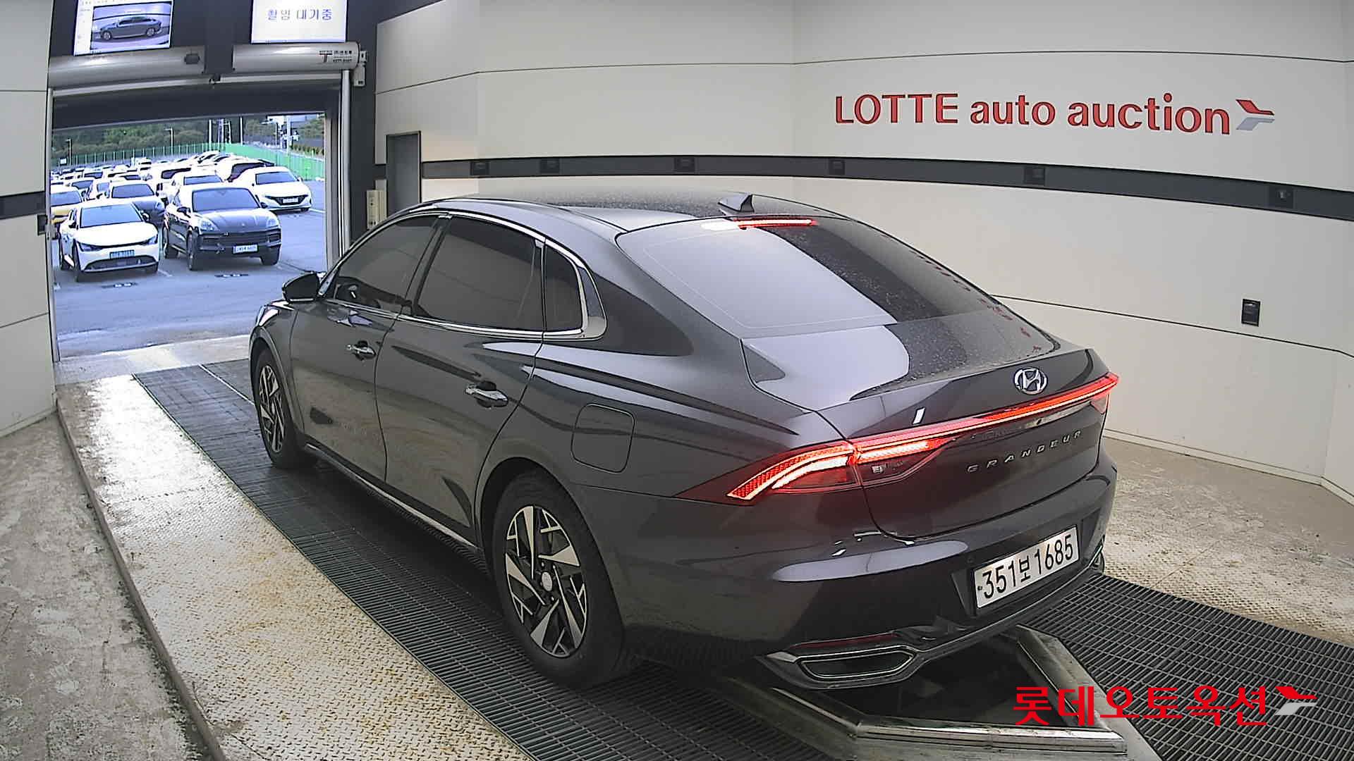 Hyundai Grandeur - 4