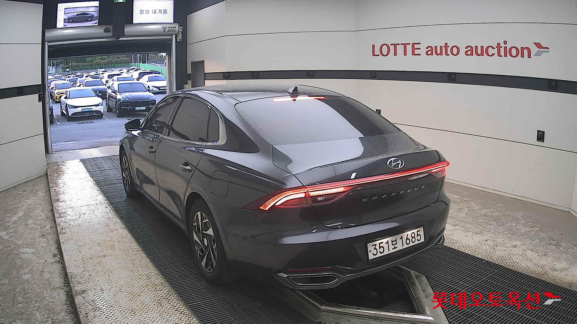 Hyundai Grandeur - 16