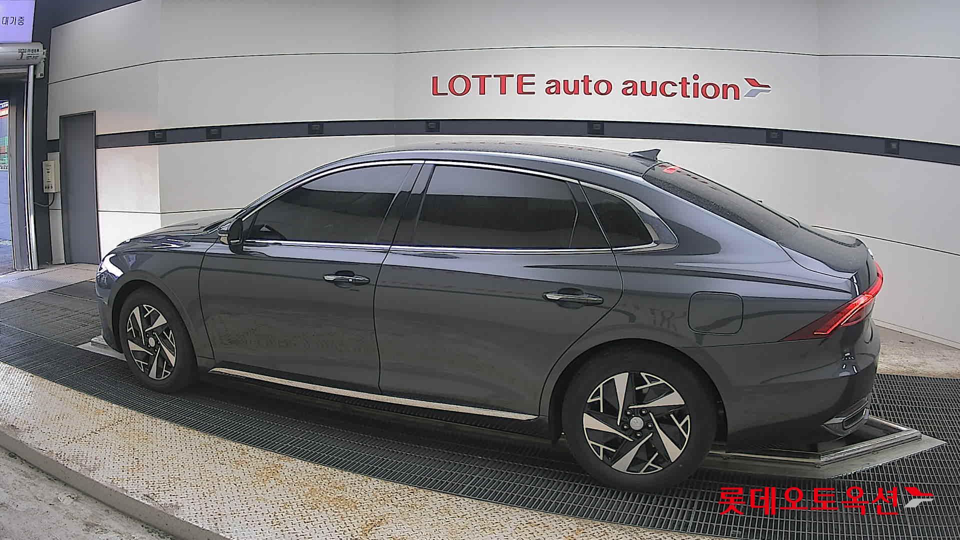 Hyundai Grandeur - 14
