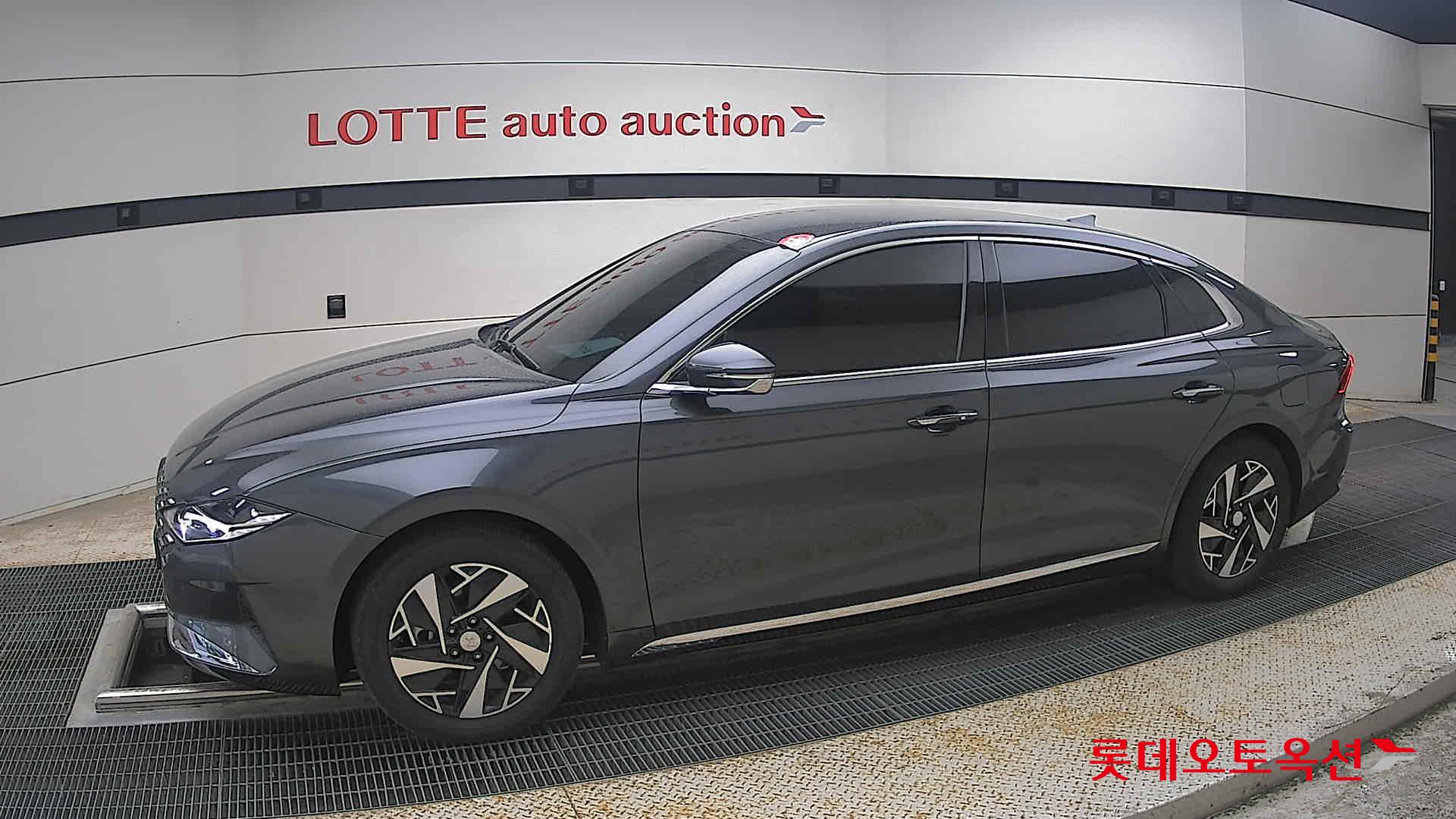 Hyundai Grandeur - 12