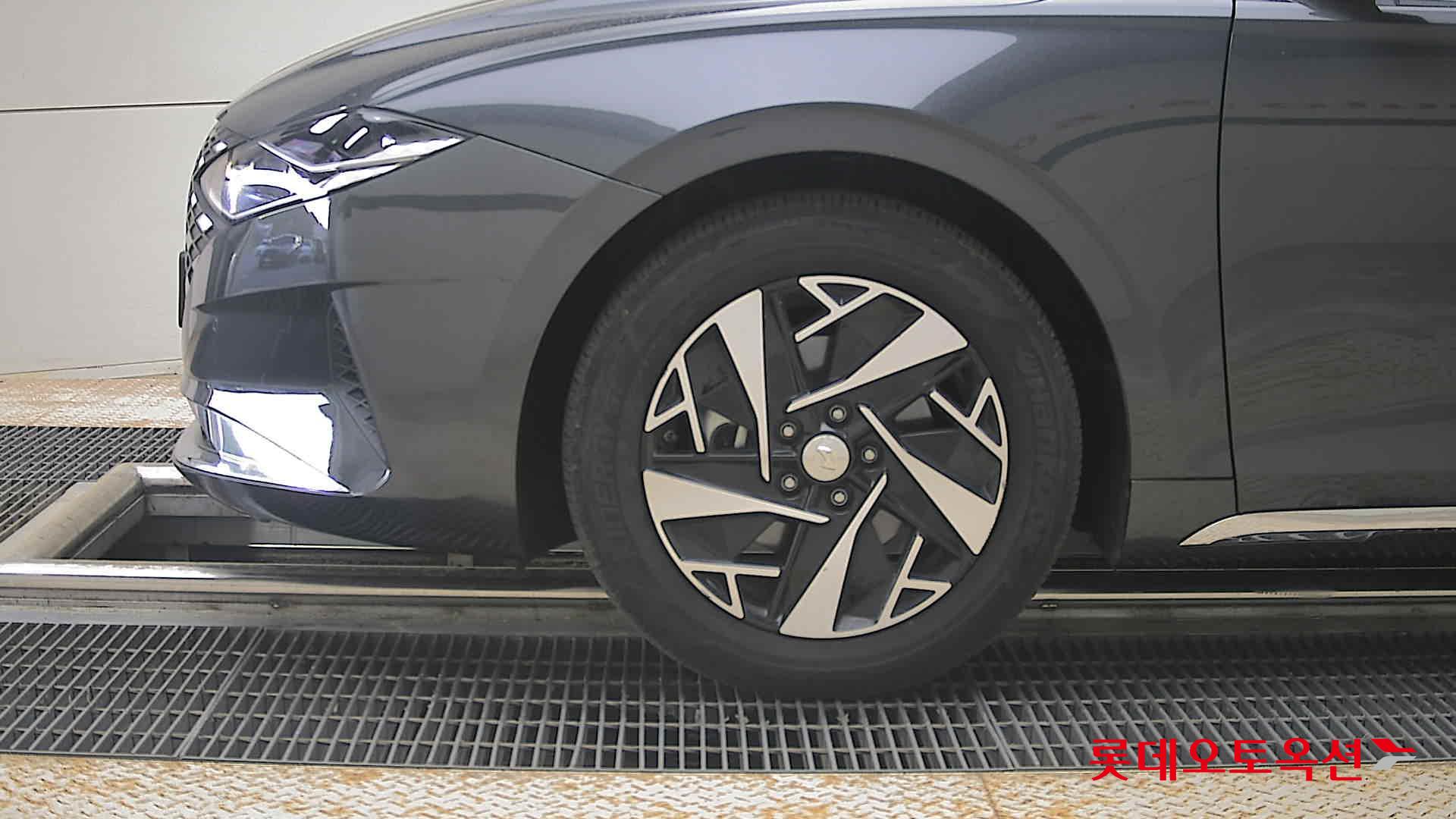 Hyundai Grandeur - 25