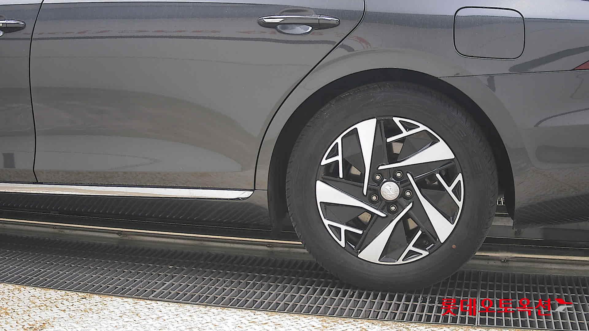 Hyundai Grandeur - 26