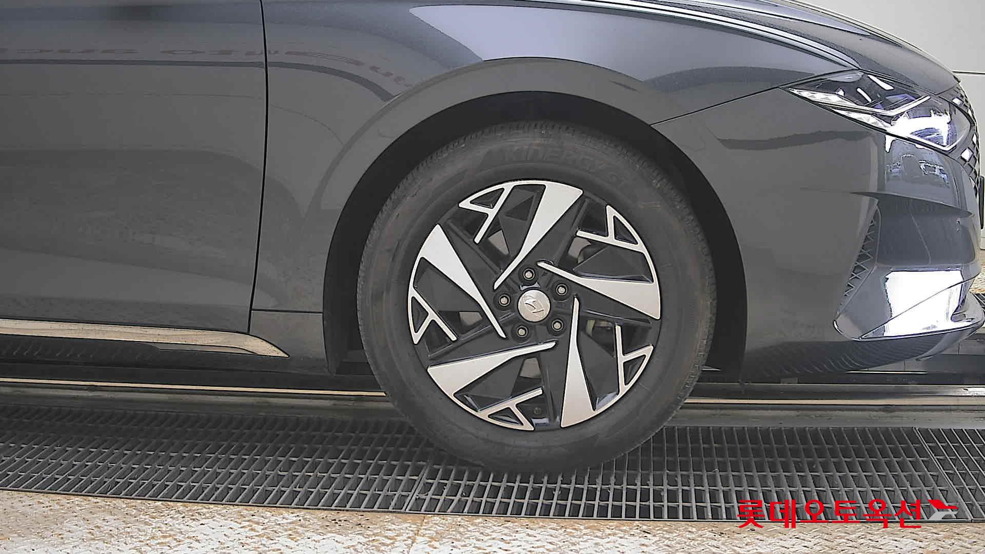 Hyundai Grandeur - 27