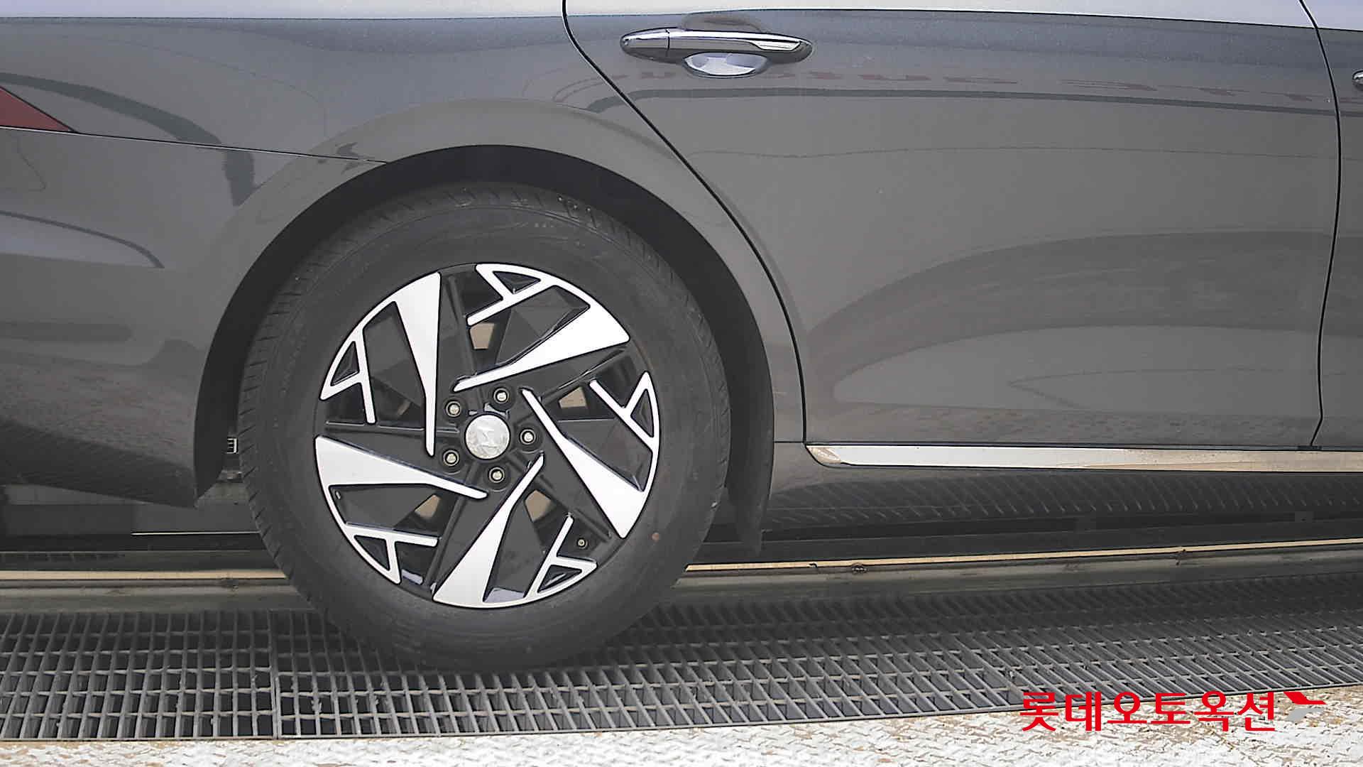 Hyundai Grandeur - 28