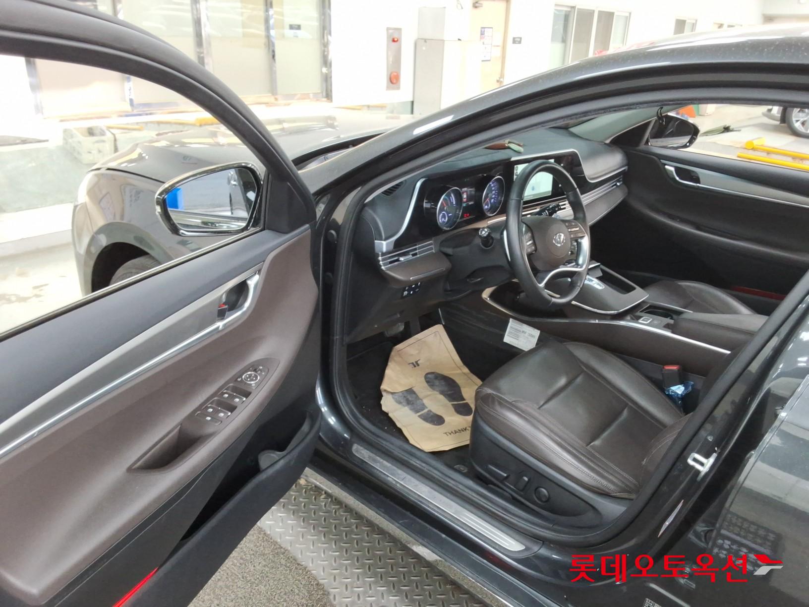 Hyundai Grandeur - 35