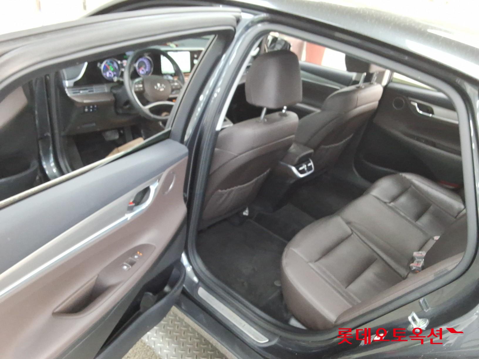 Hyundai Grandeur - 37