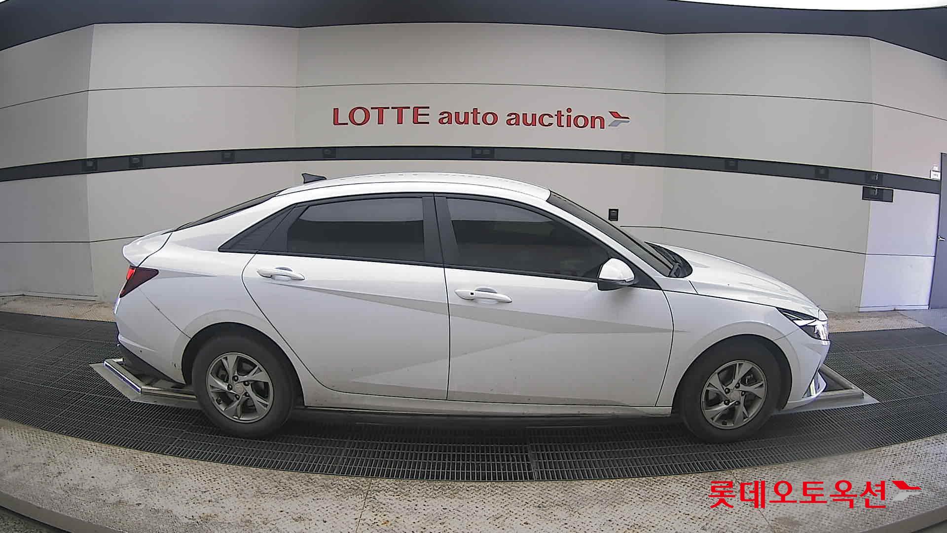 Hyundai Elantra - 21