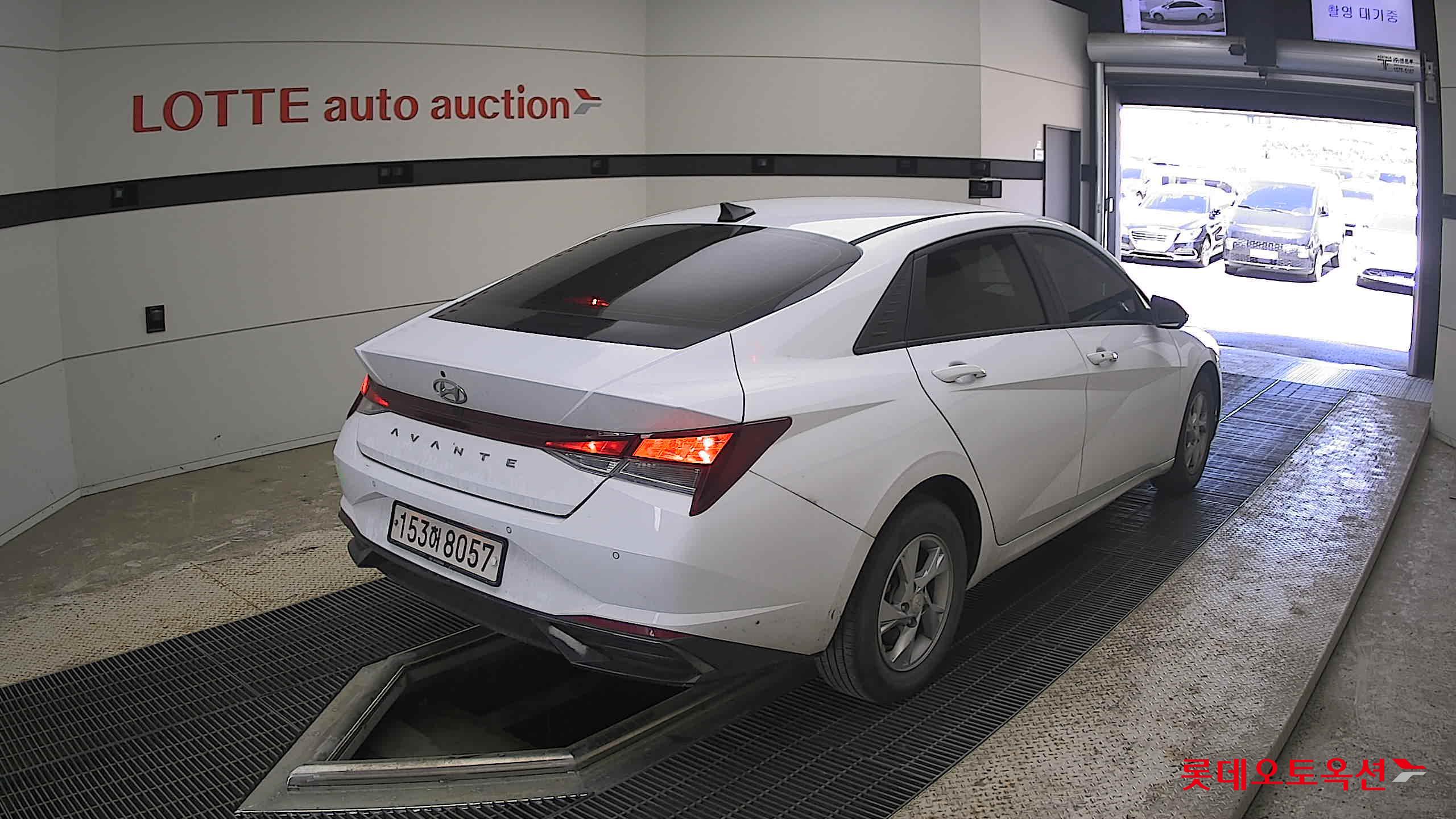 Hyundai Elantra - 5