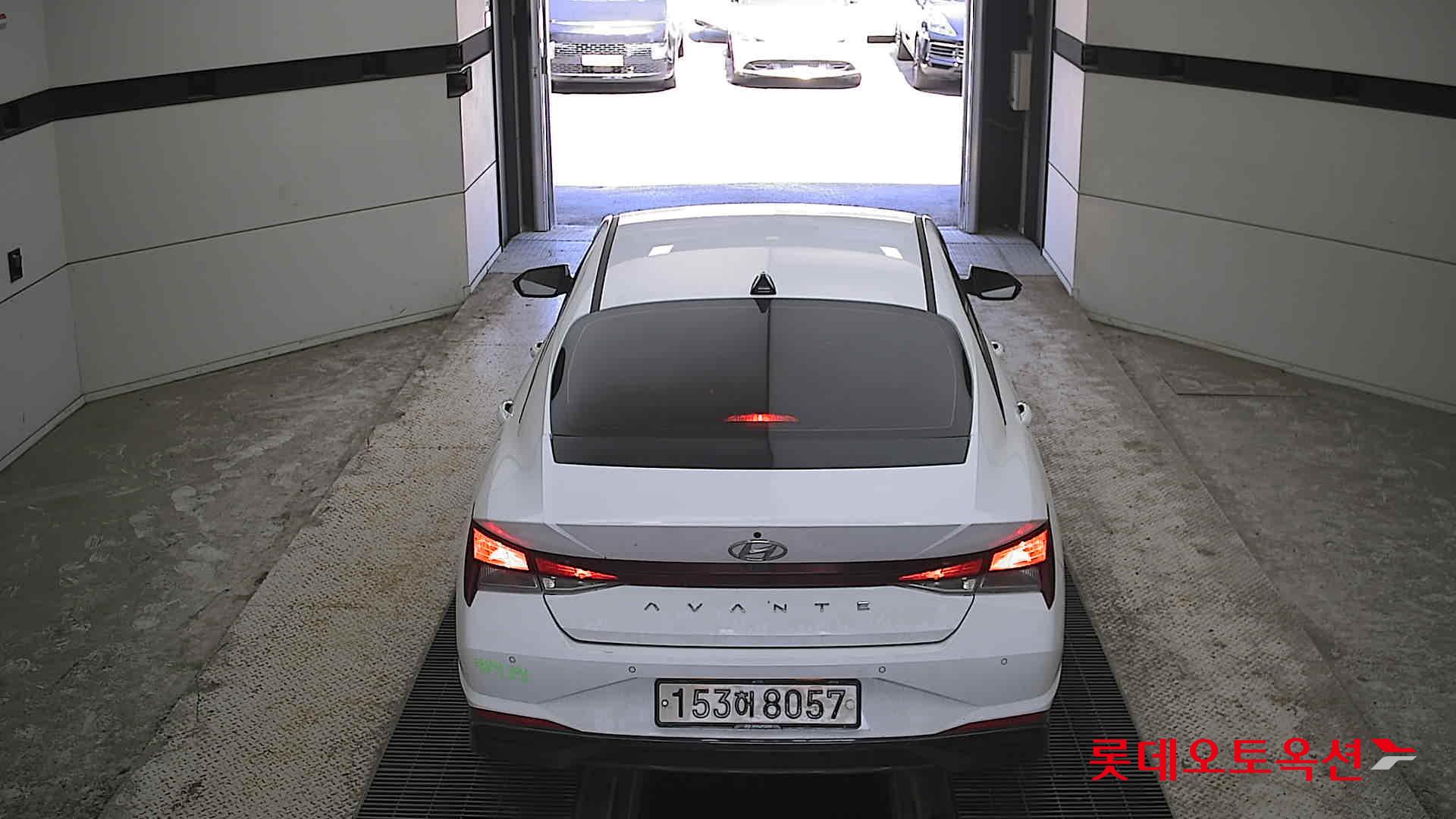 Hyundai Elantra - 17