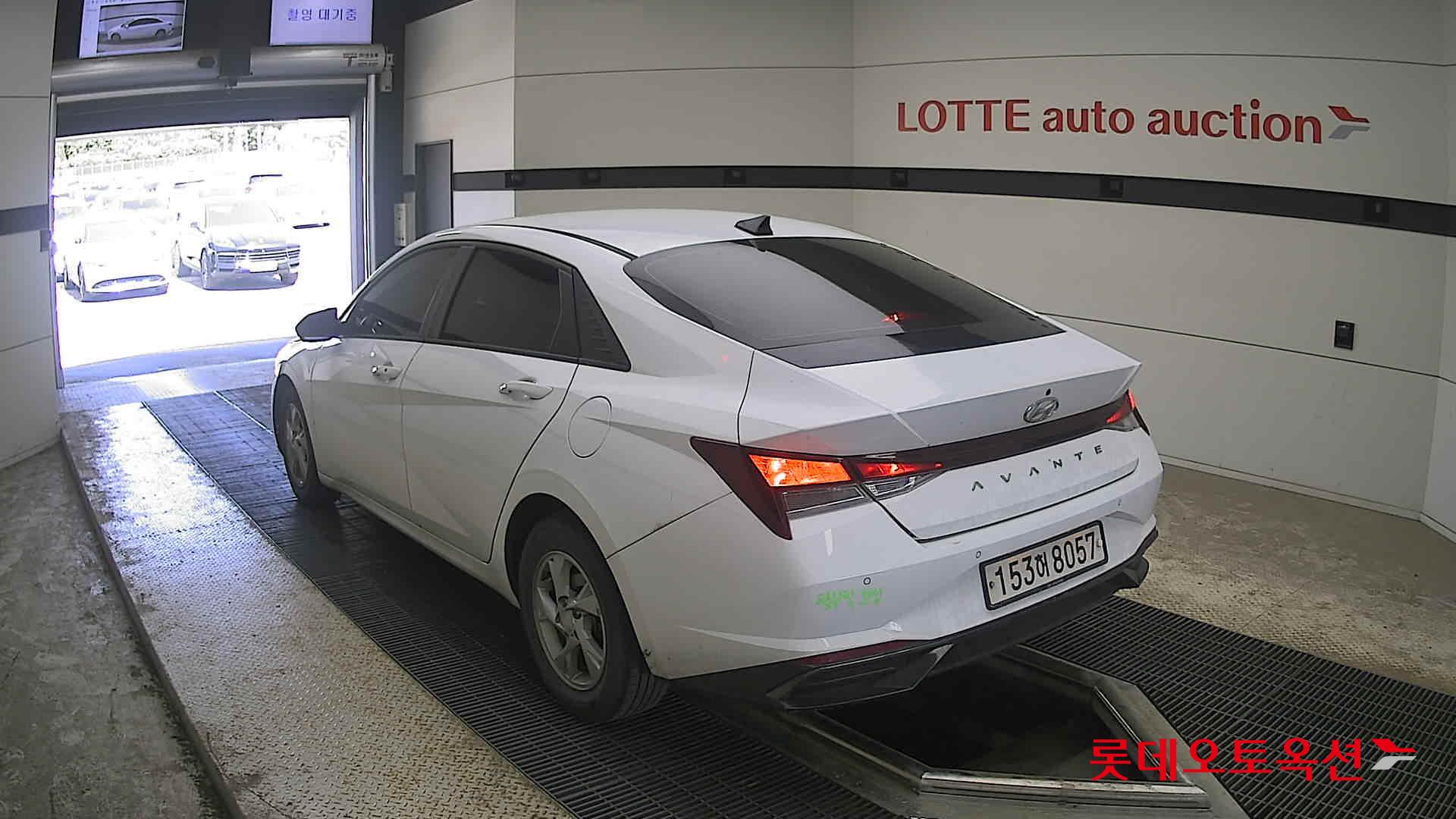 Hyundai Elantra - 4