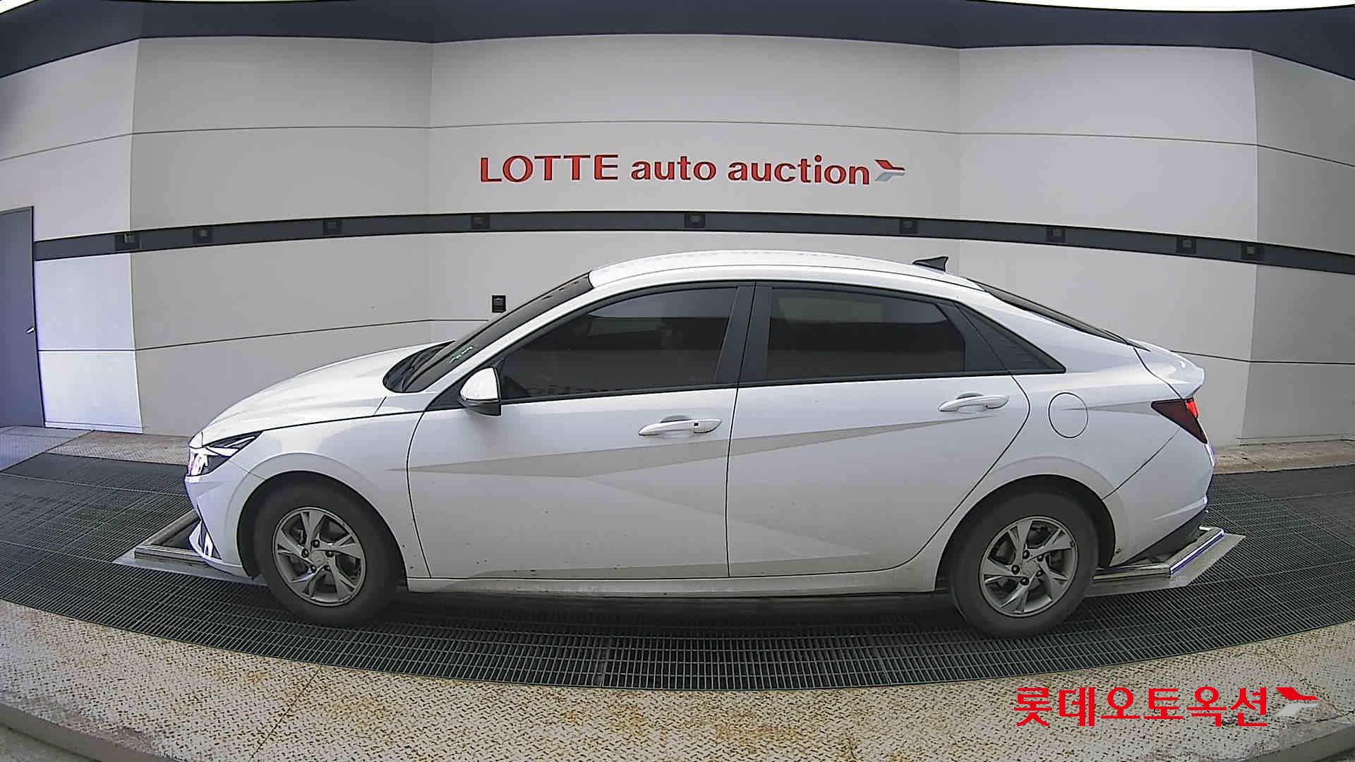 Hyundai Elantra - 13