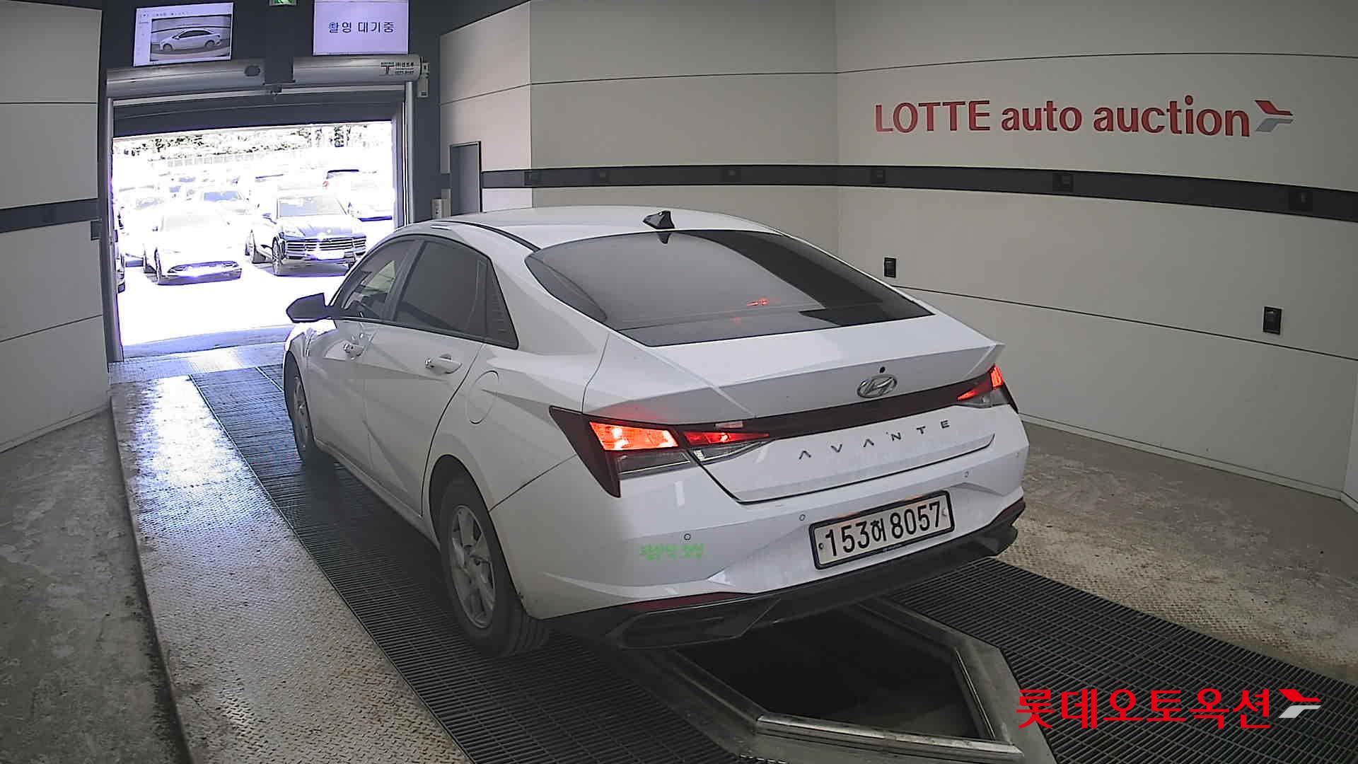 Hyundai Elantra - 16