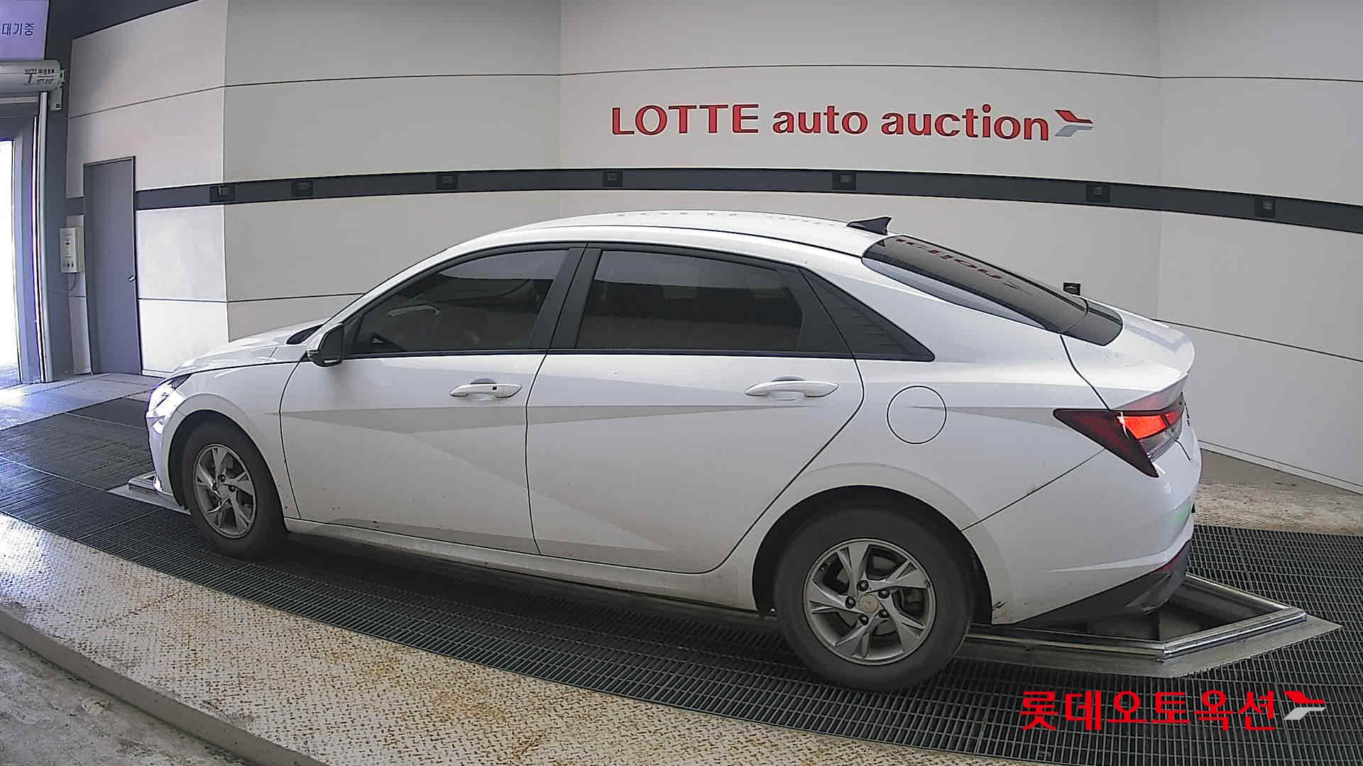 Hyundai Elantra - 14