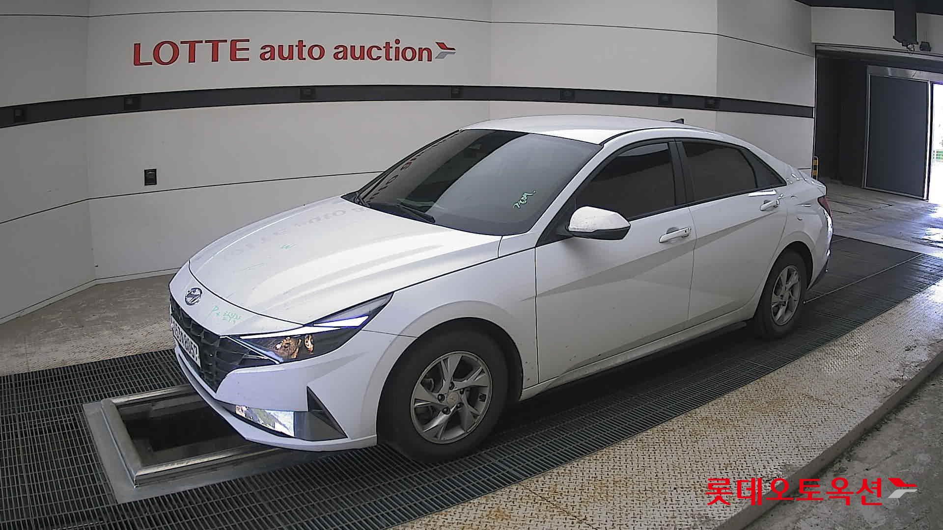 Hyundai Elantra - 11