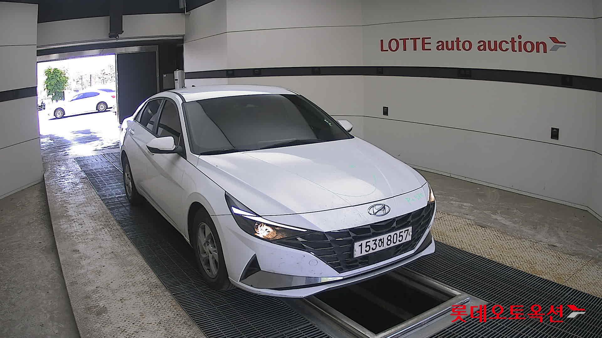Hyundai Elantra - 24