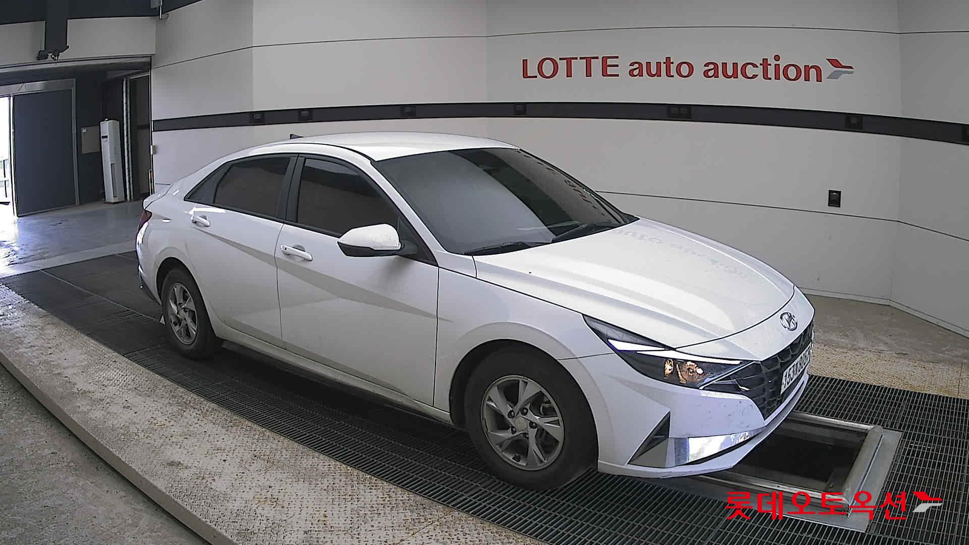Hyundai Elantra - 23