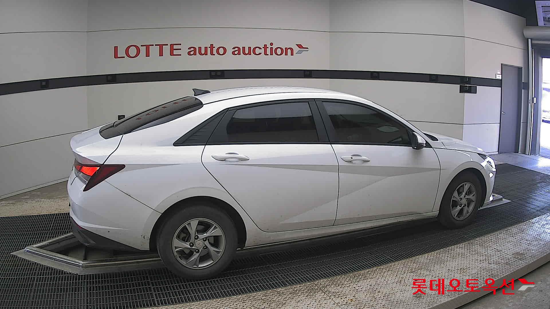Hyundai Elantra - 20