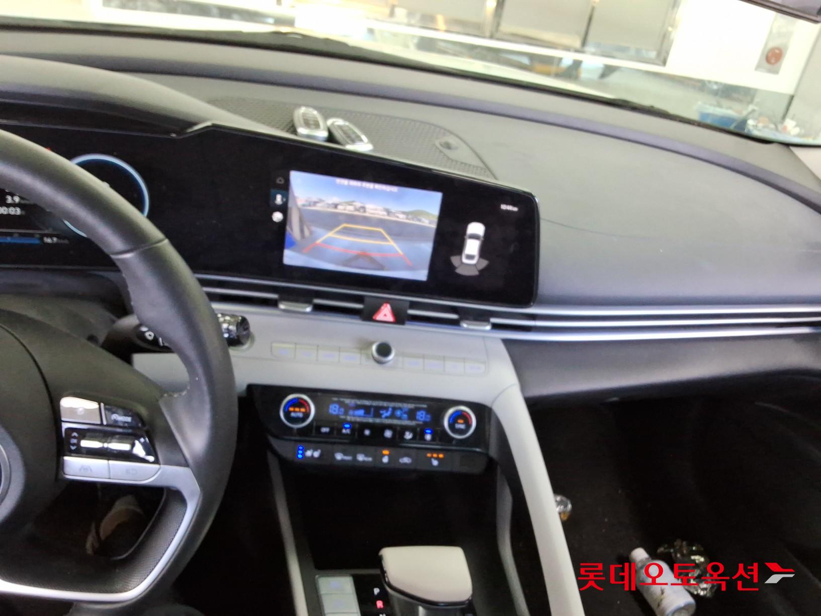 Hyundai Elantra - 33