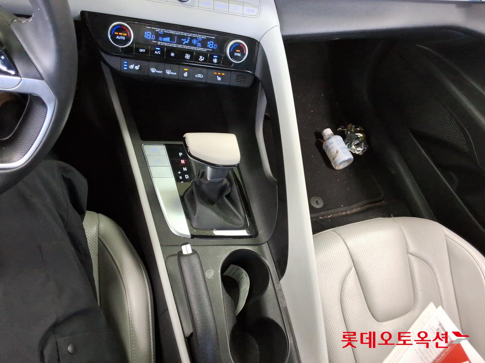 Hyundai Elantra - 34