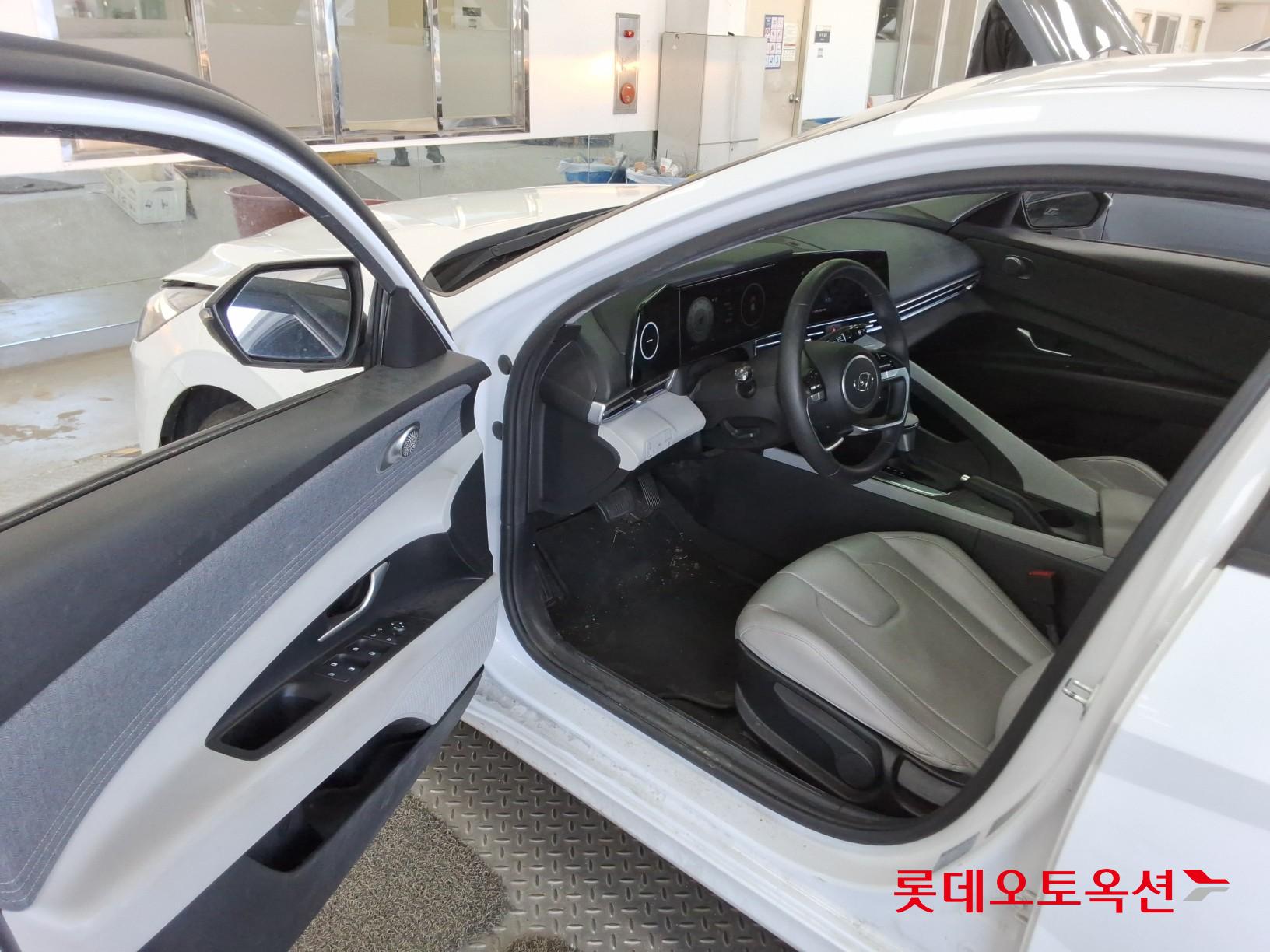 Hyundai Elantra - 35