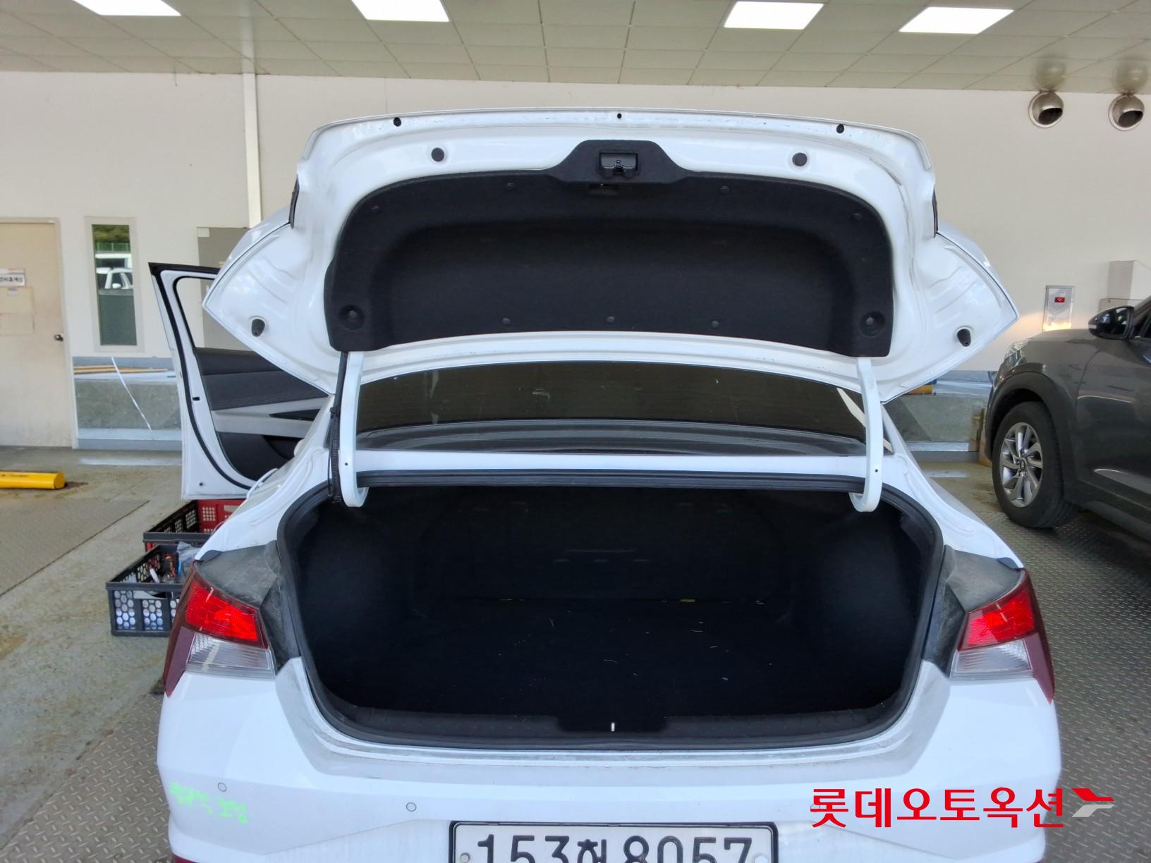 Hyundai Elantra - 9