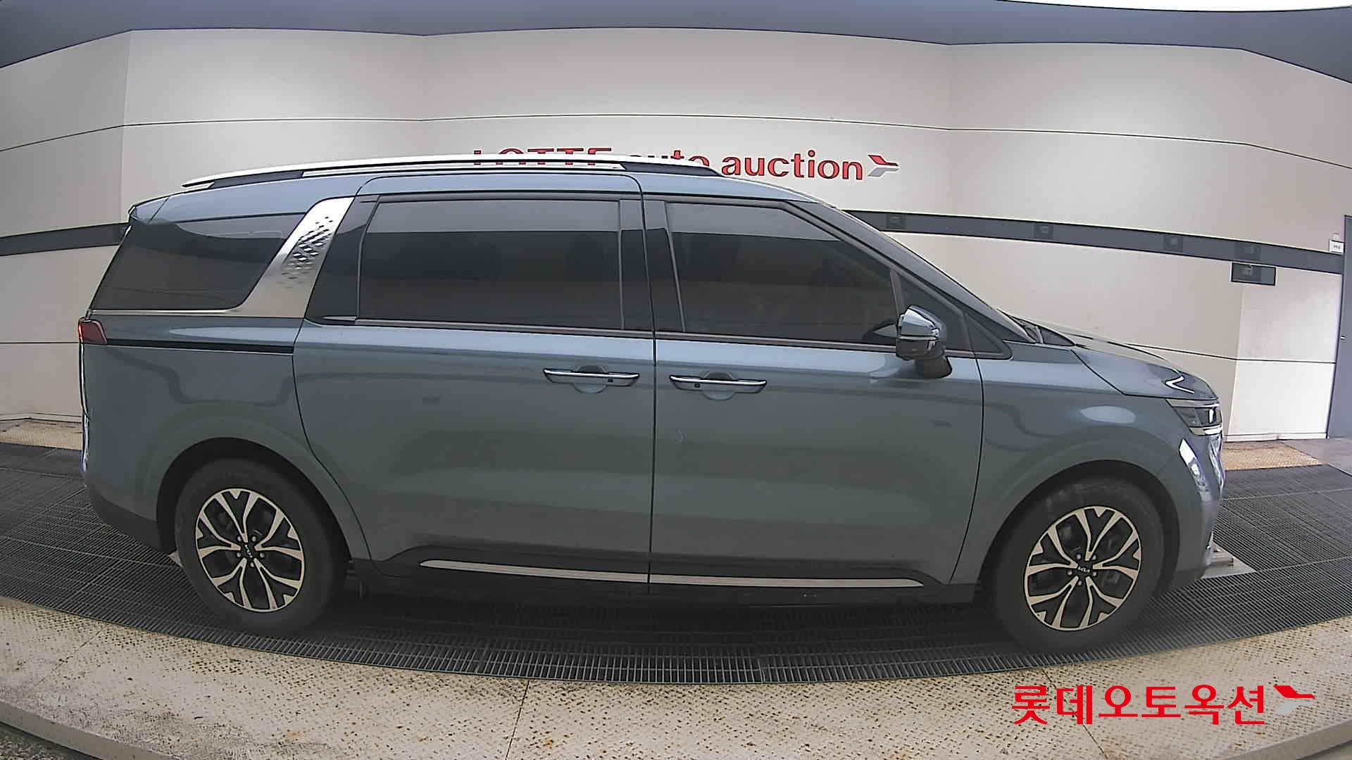 2023 - kia carnival