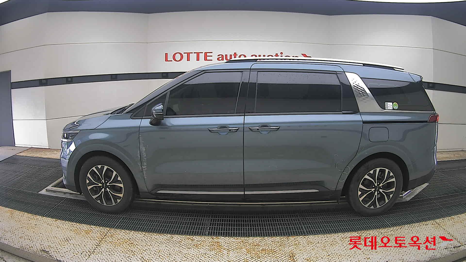 2023 - kia carnival