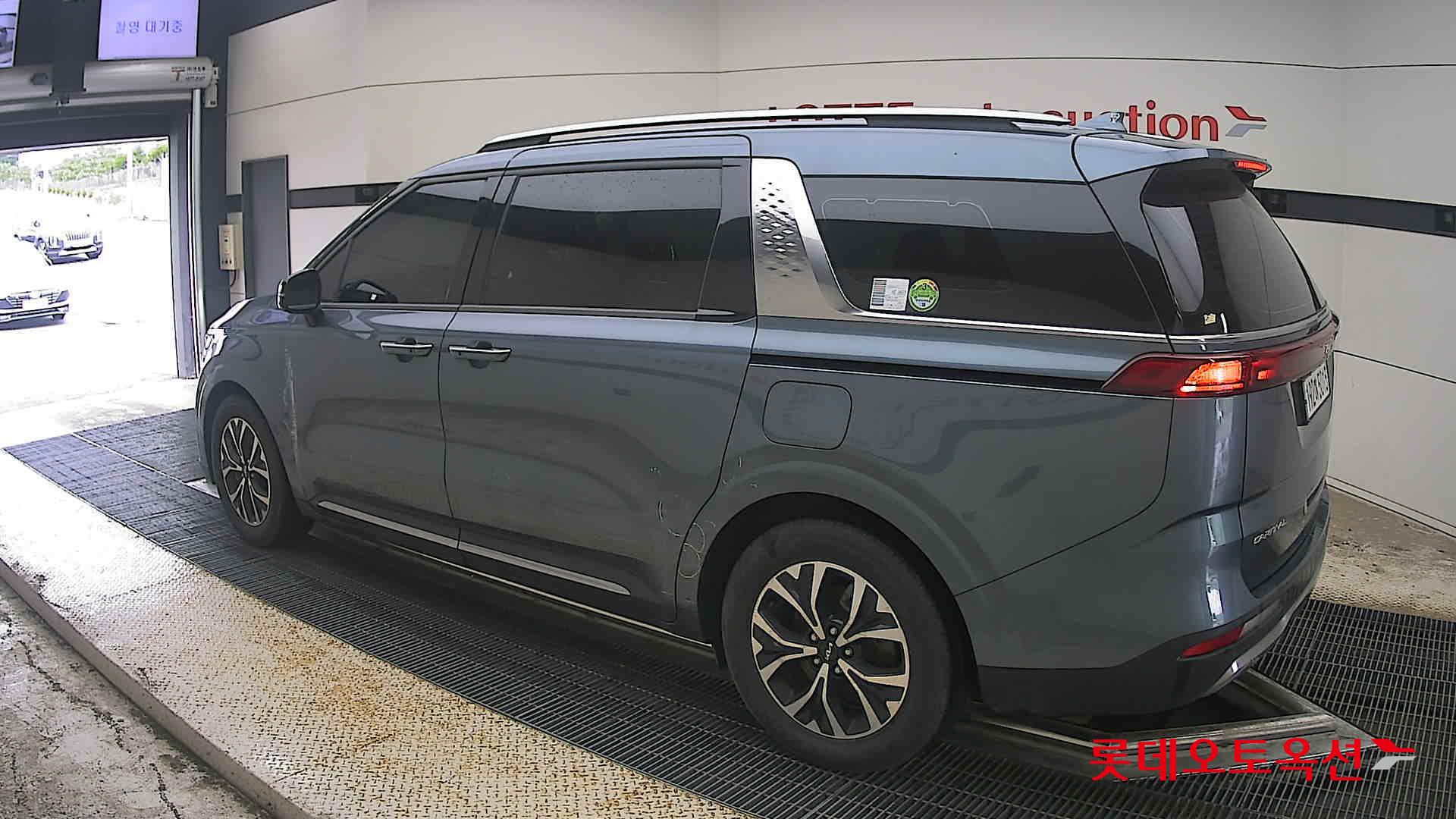 2023 - kia carnival