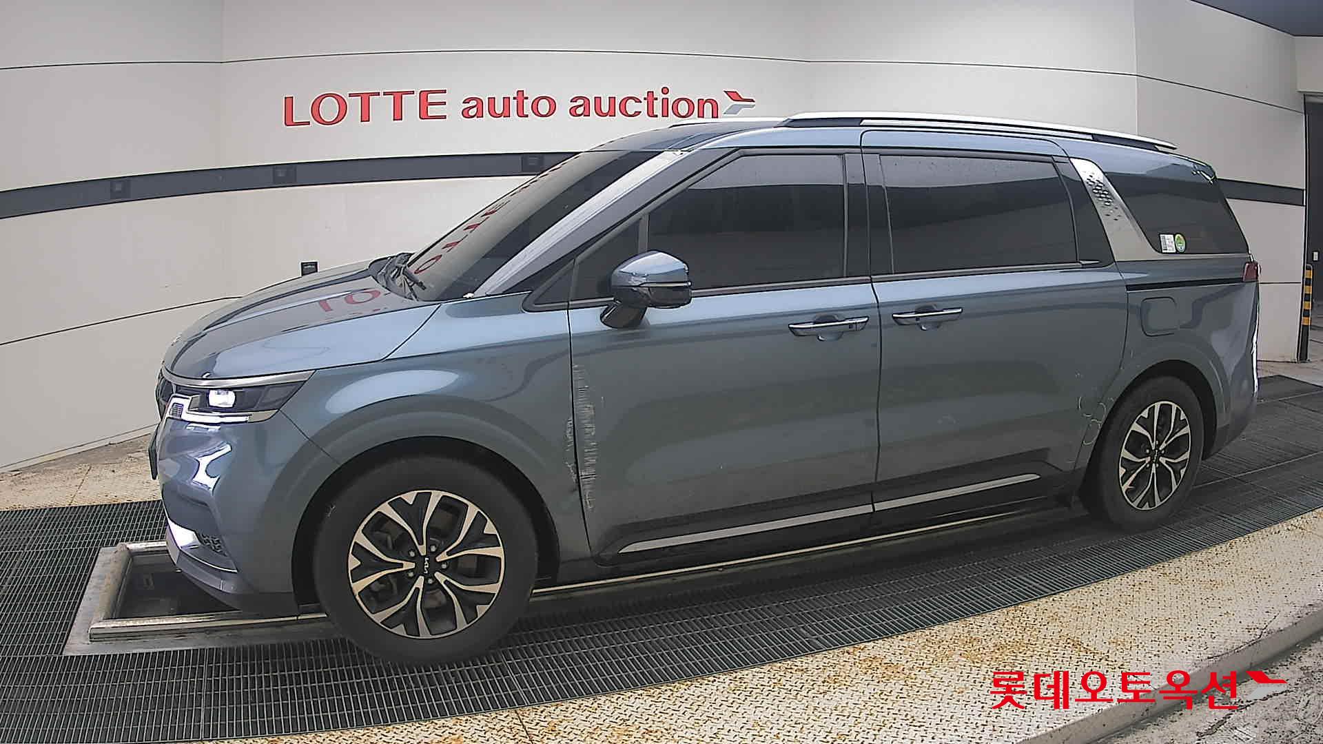2023 - kia carnival