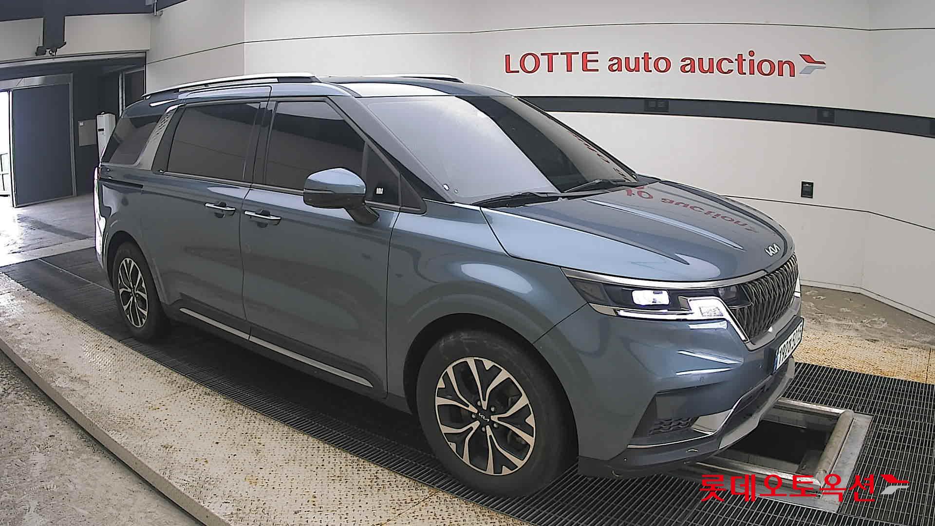 2023 - kia carnival