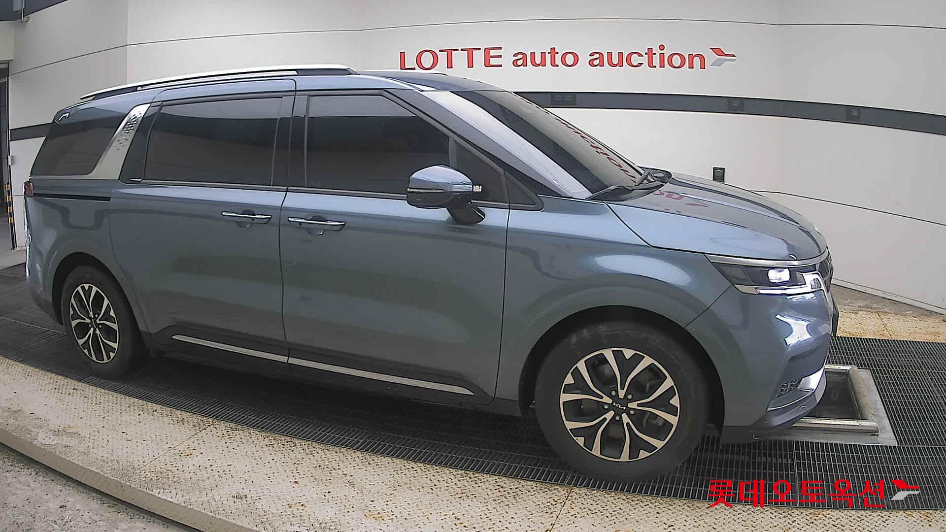 2023 - kia carnival