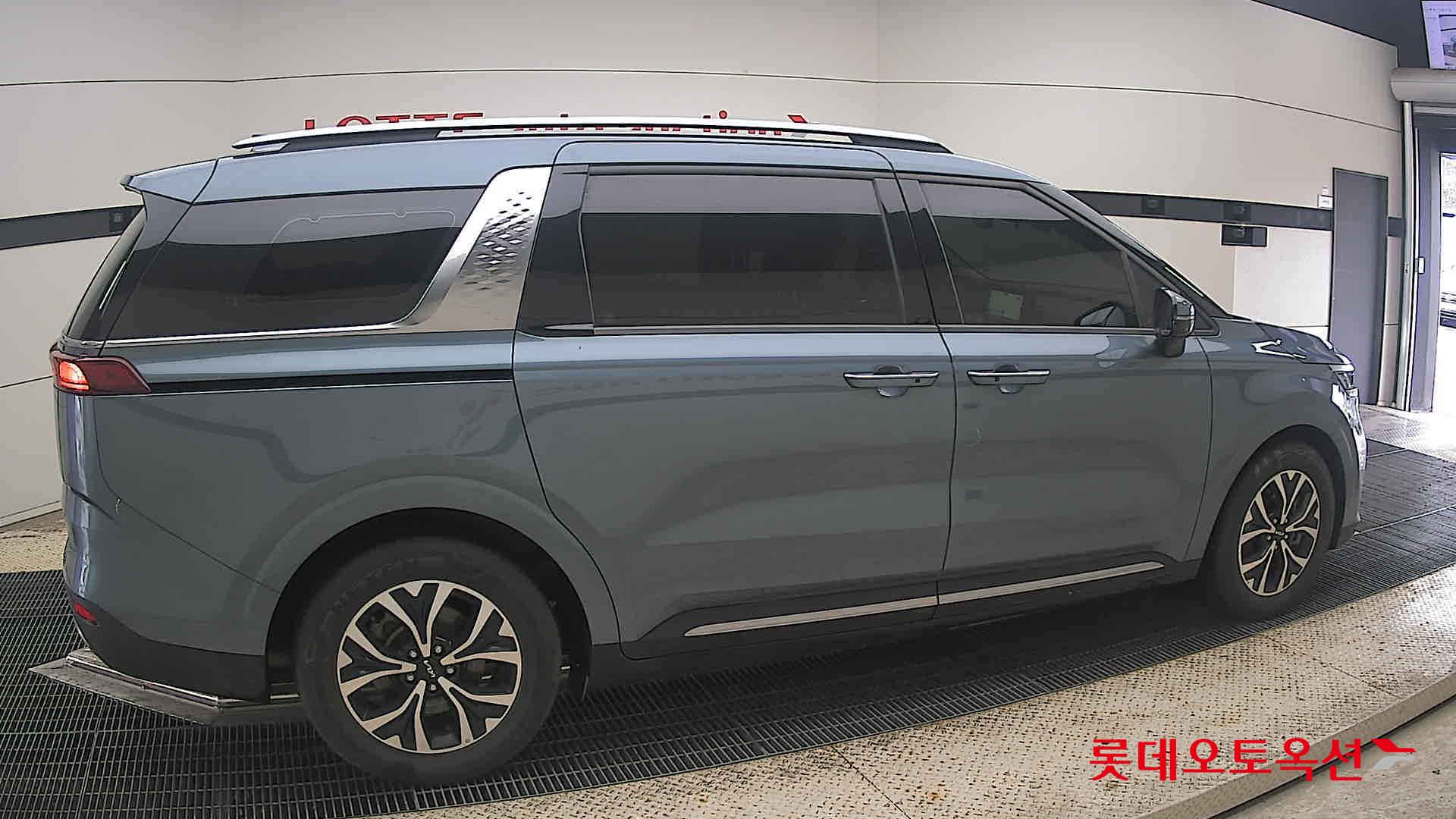 2023 - kia carnival