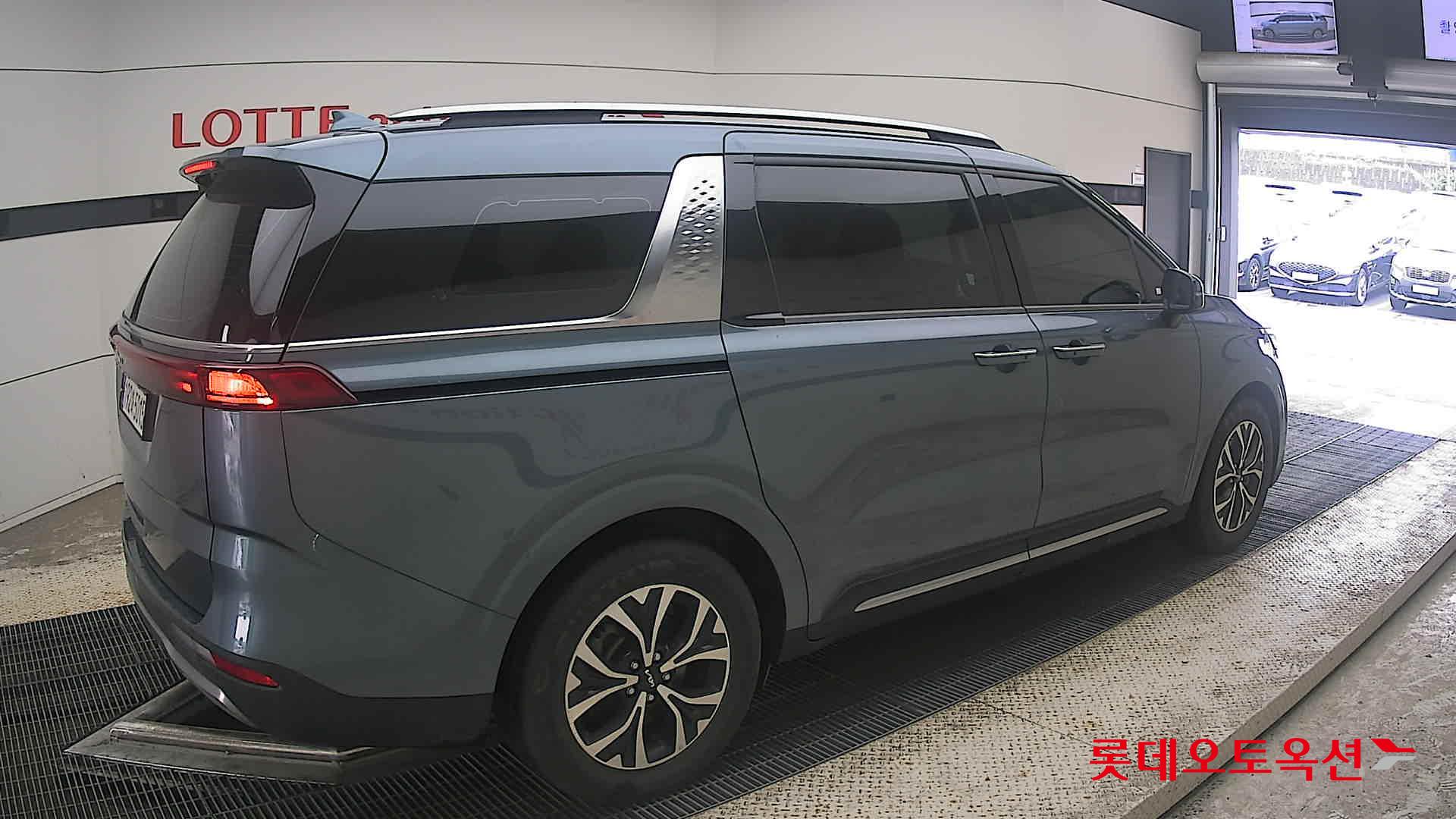 2023 - kia carnival