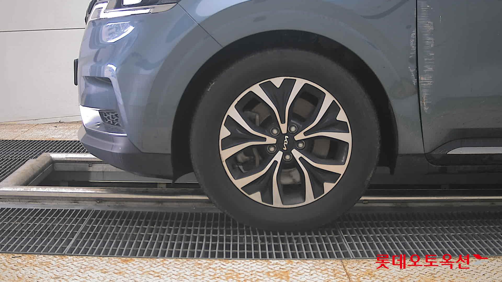 2023 - kia carnival