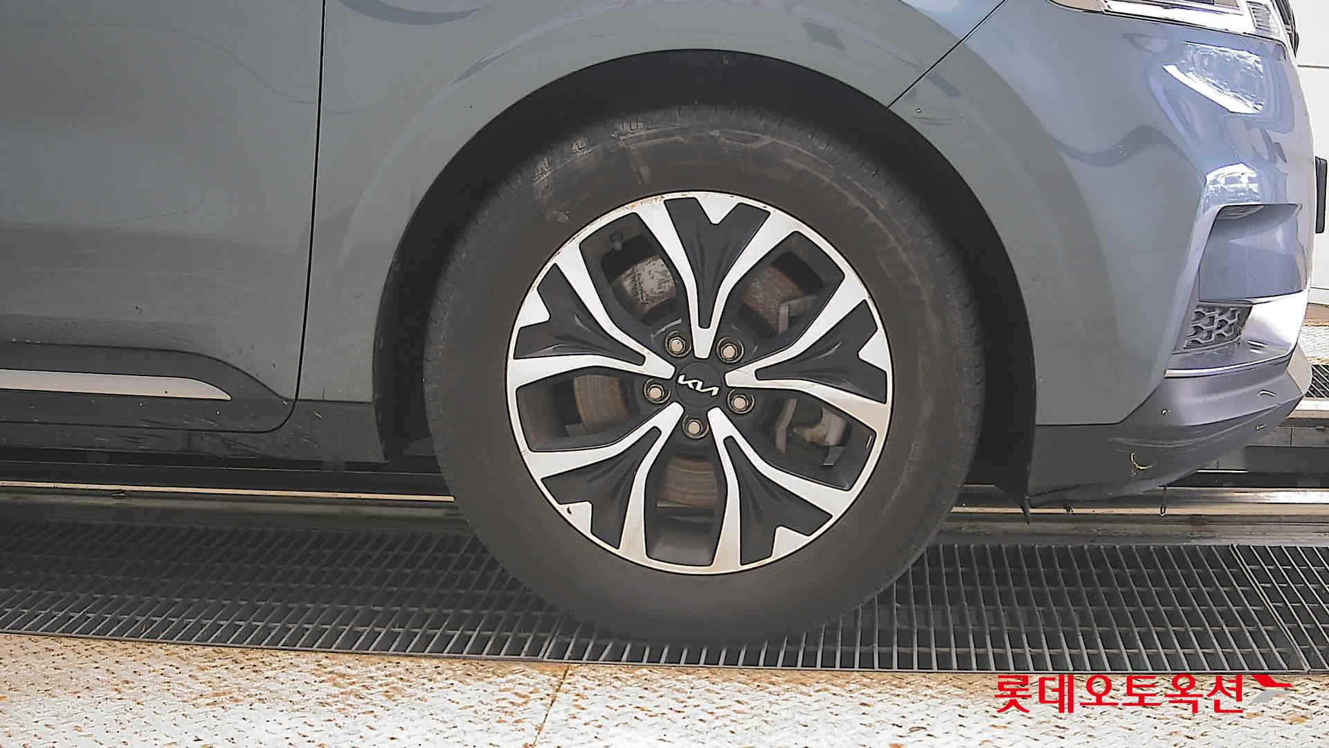 2023 - kia carnival