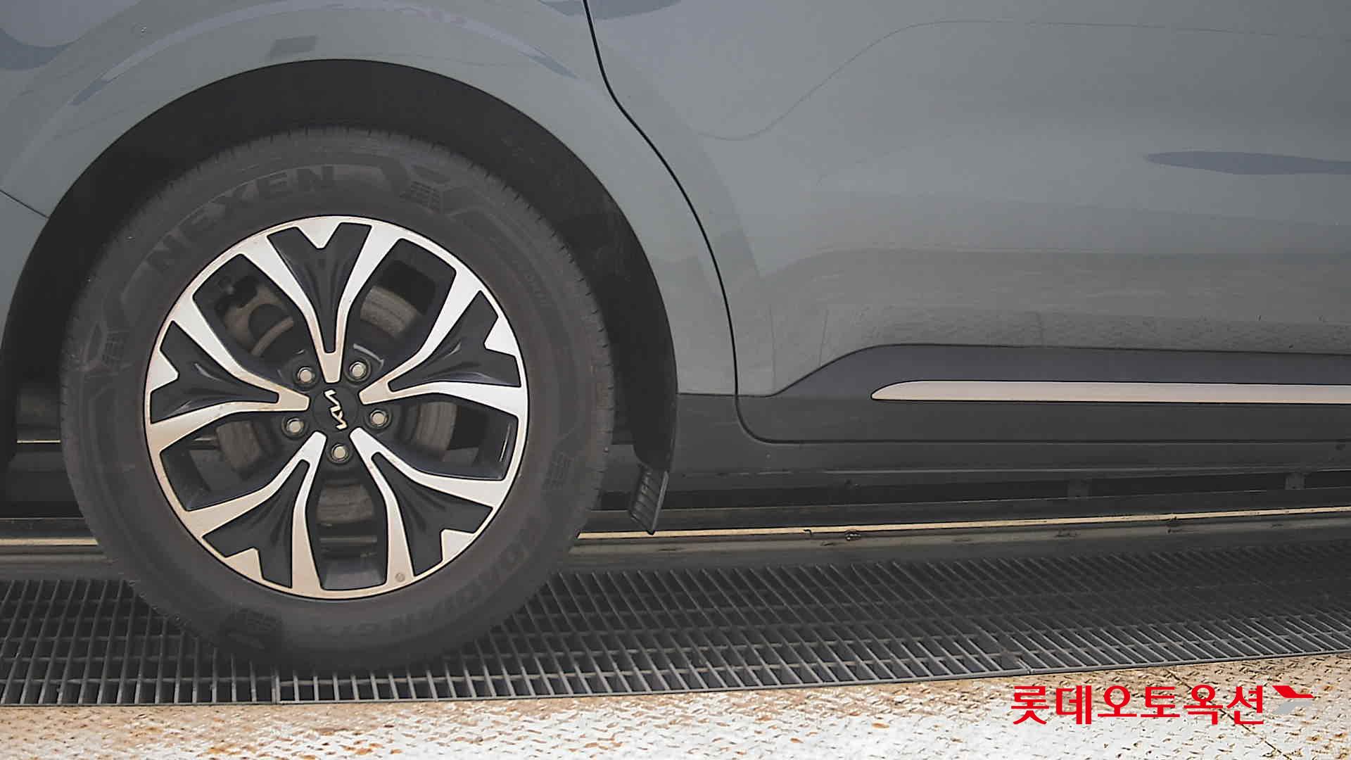 2023 - kia carnival