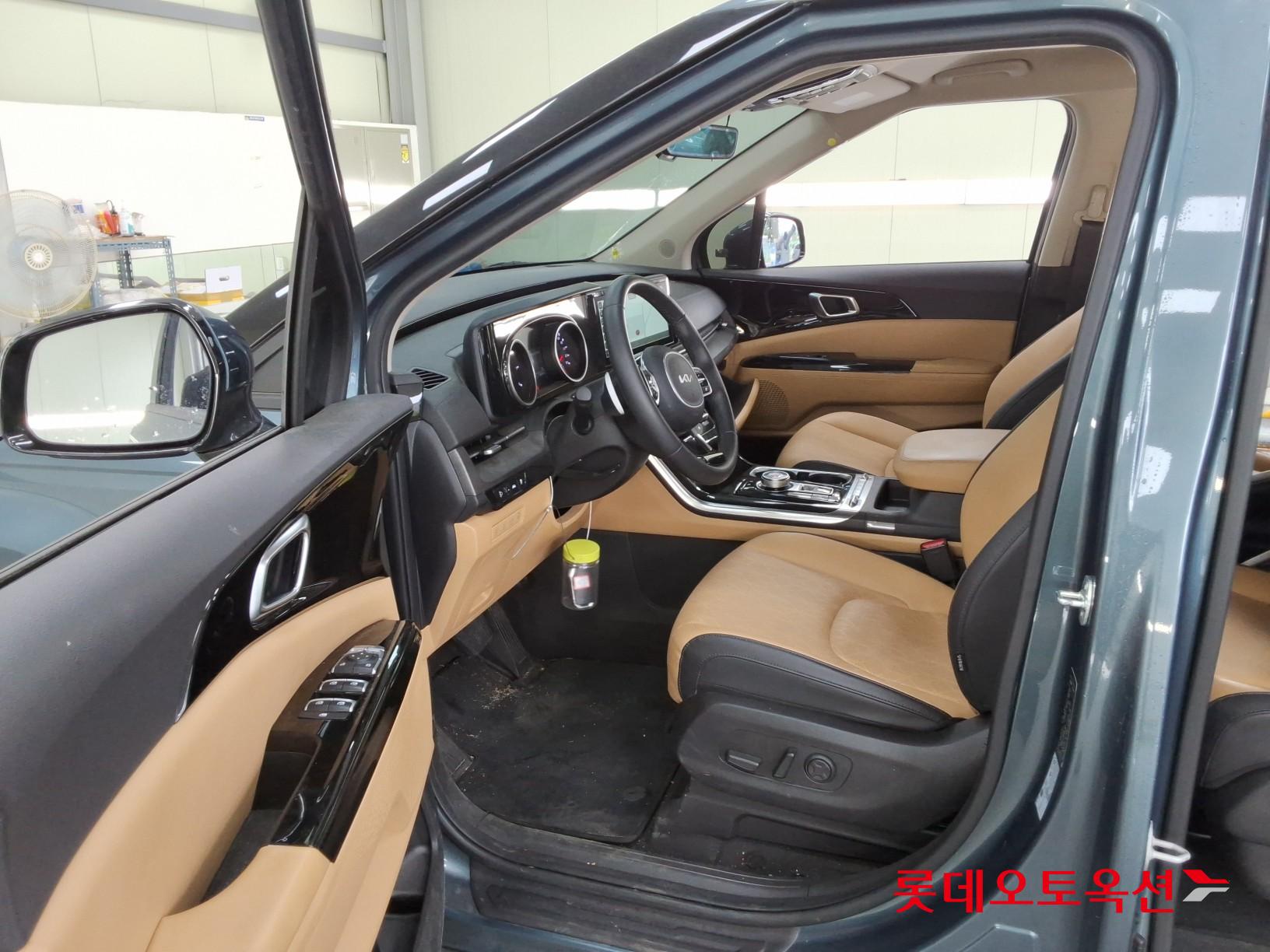 2023 - kia carnival