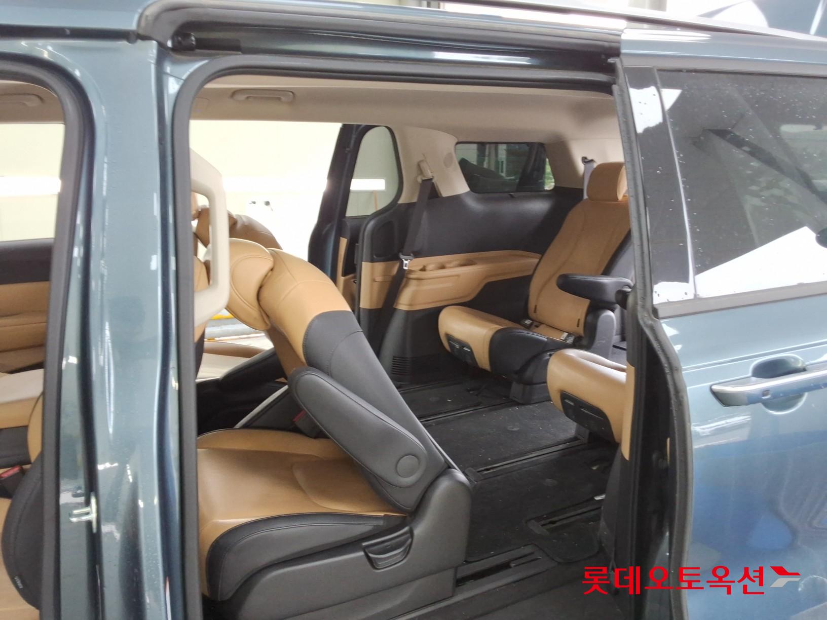 2023 - kia carnival