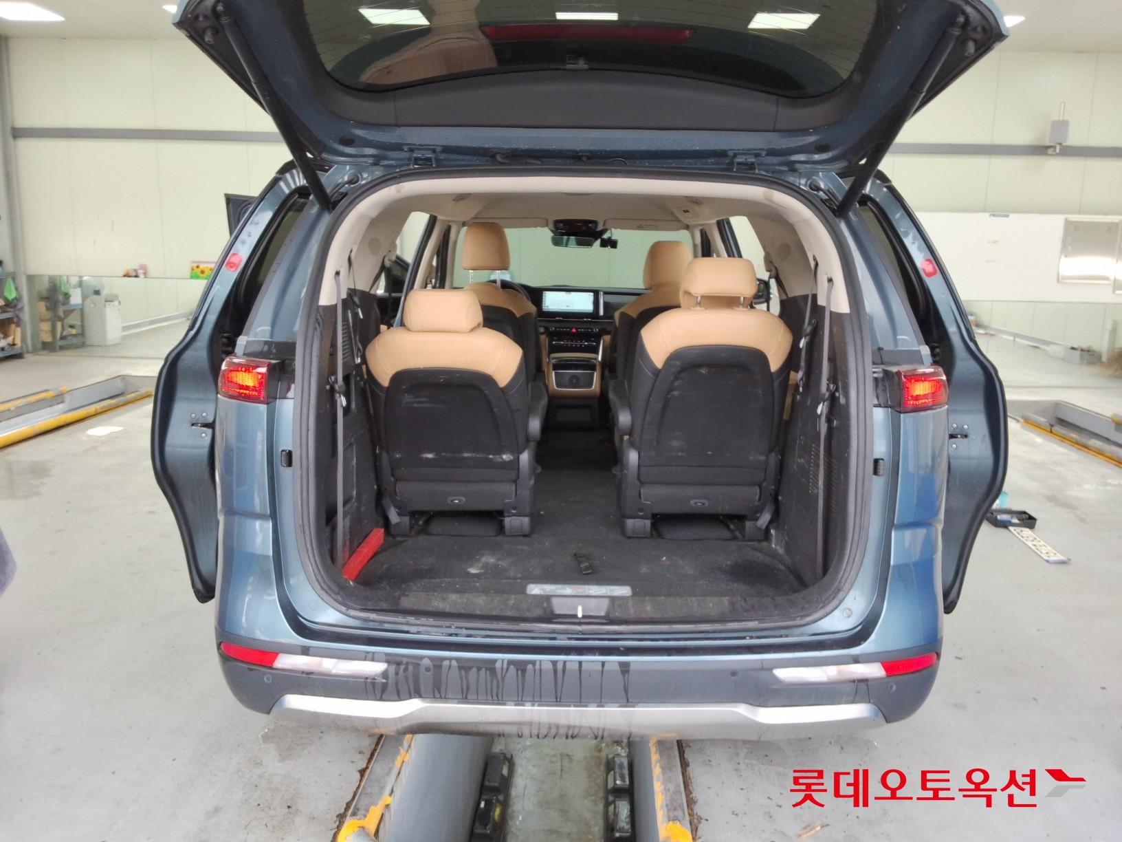 2023 - kia carnival