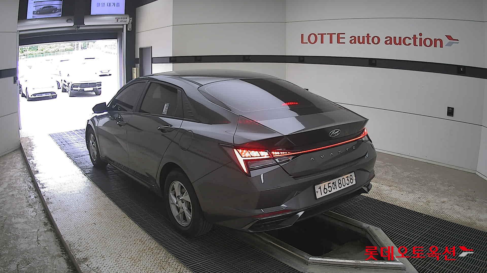 Hyundai Elantra - 4