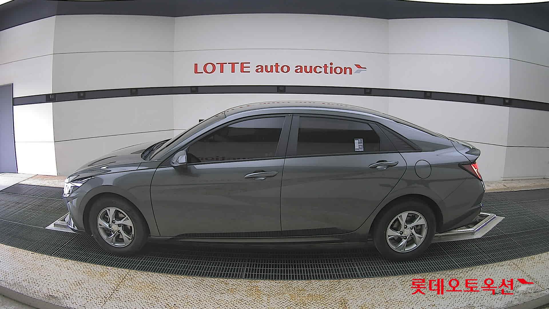 Hyundai Elantra - 13