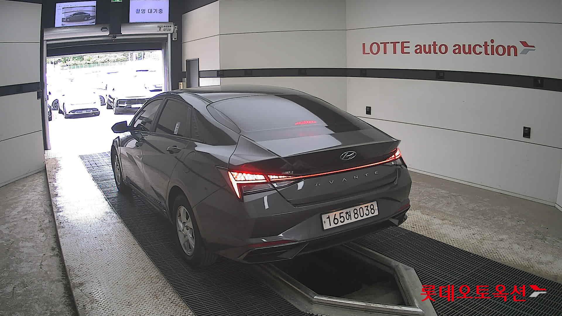 Hyundai Elantra - 16