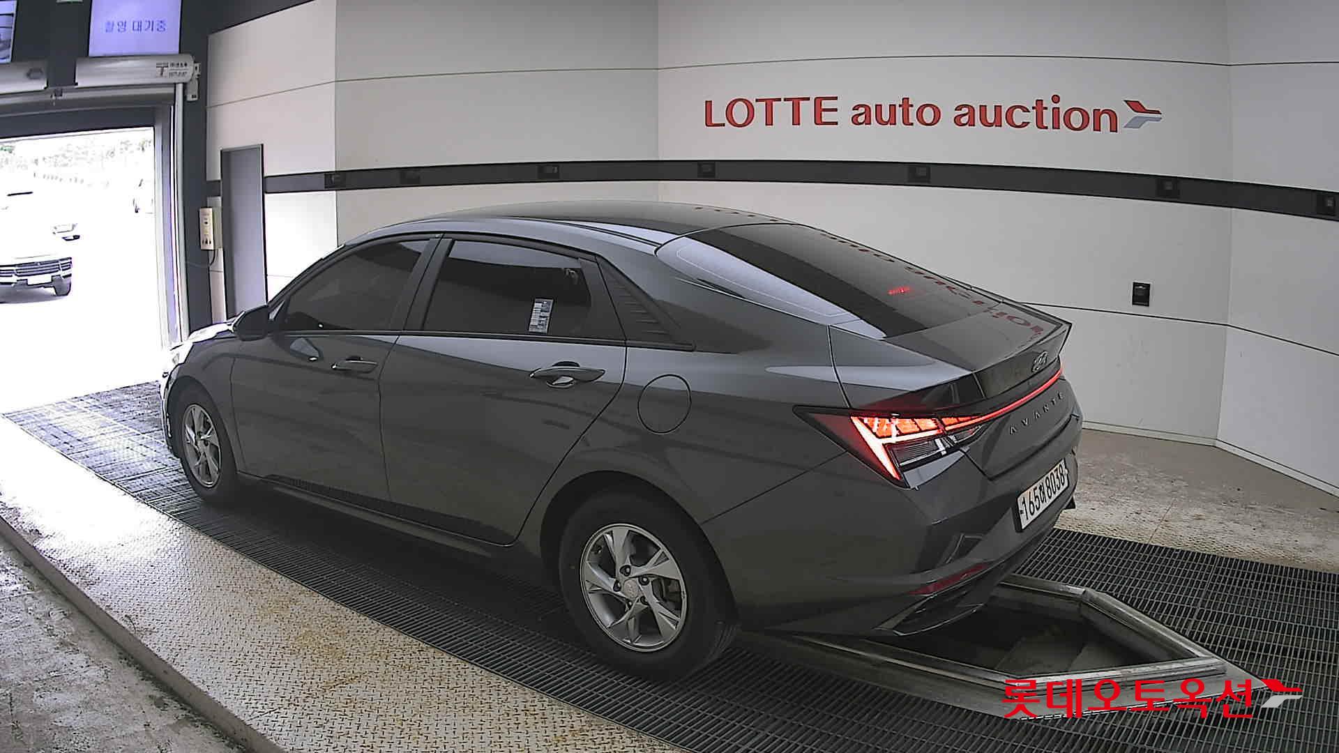 Hyundai Elantra - 15