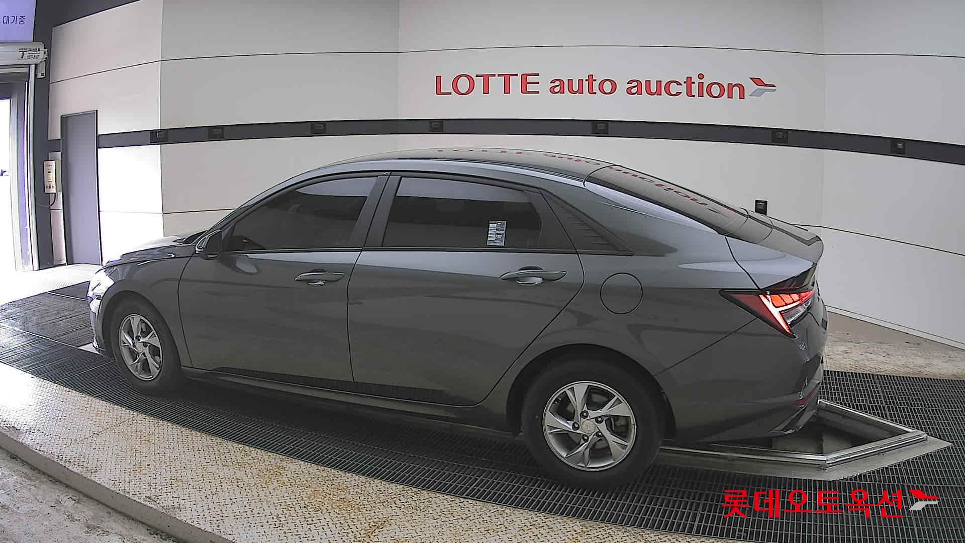 Hyundai Elantra - 14