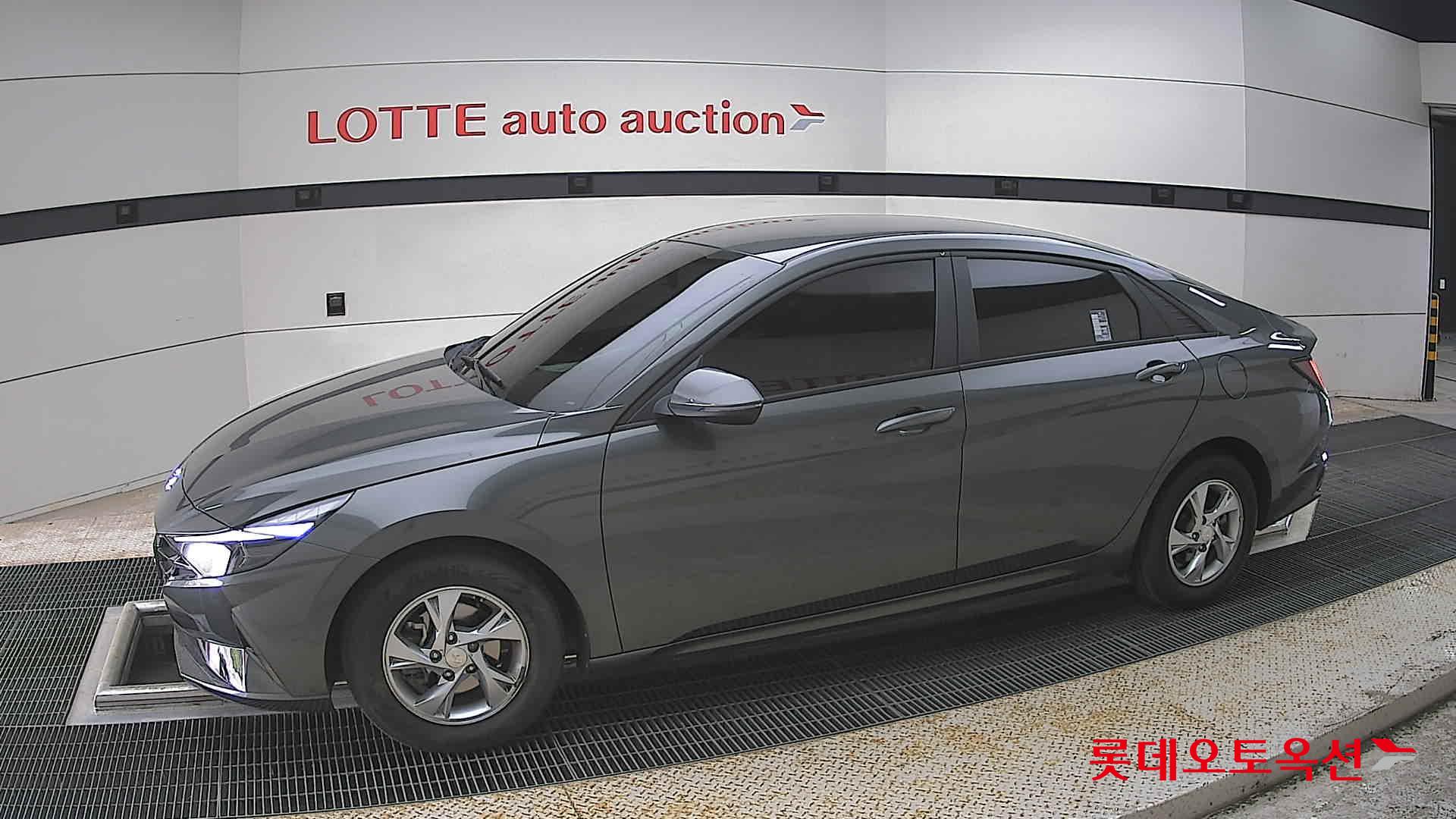 Hyundai Elantra - 12
